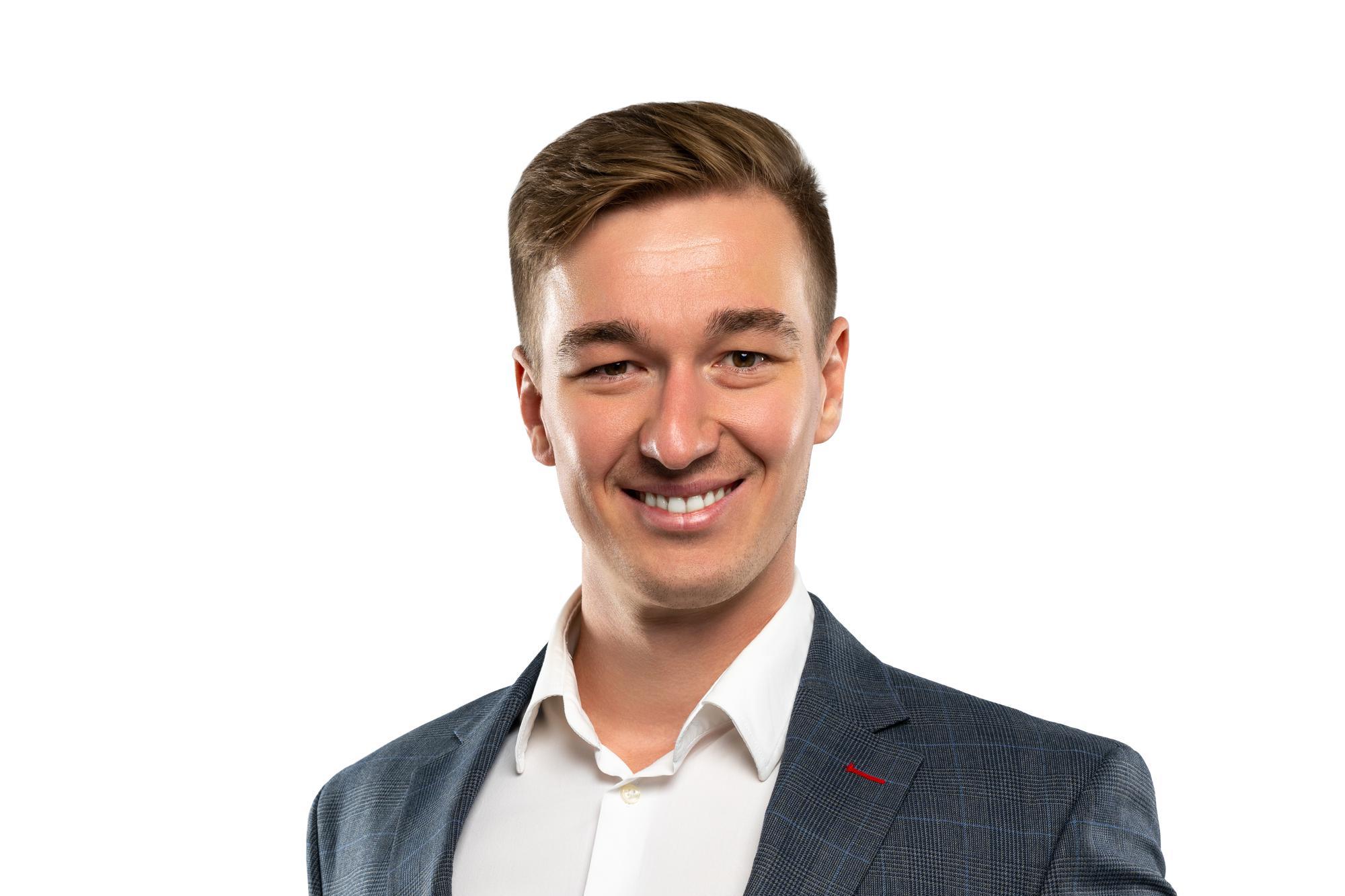 Mgr. Jakub Doležílek, realitní makléř Jaroš&Partners foto 1