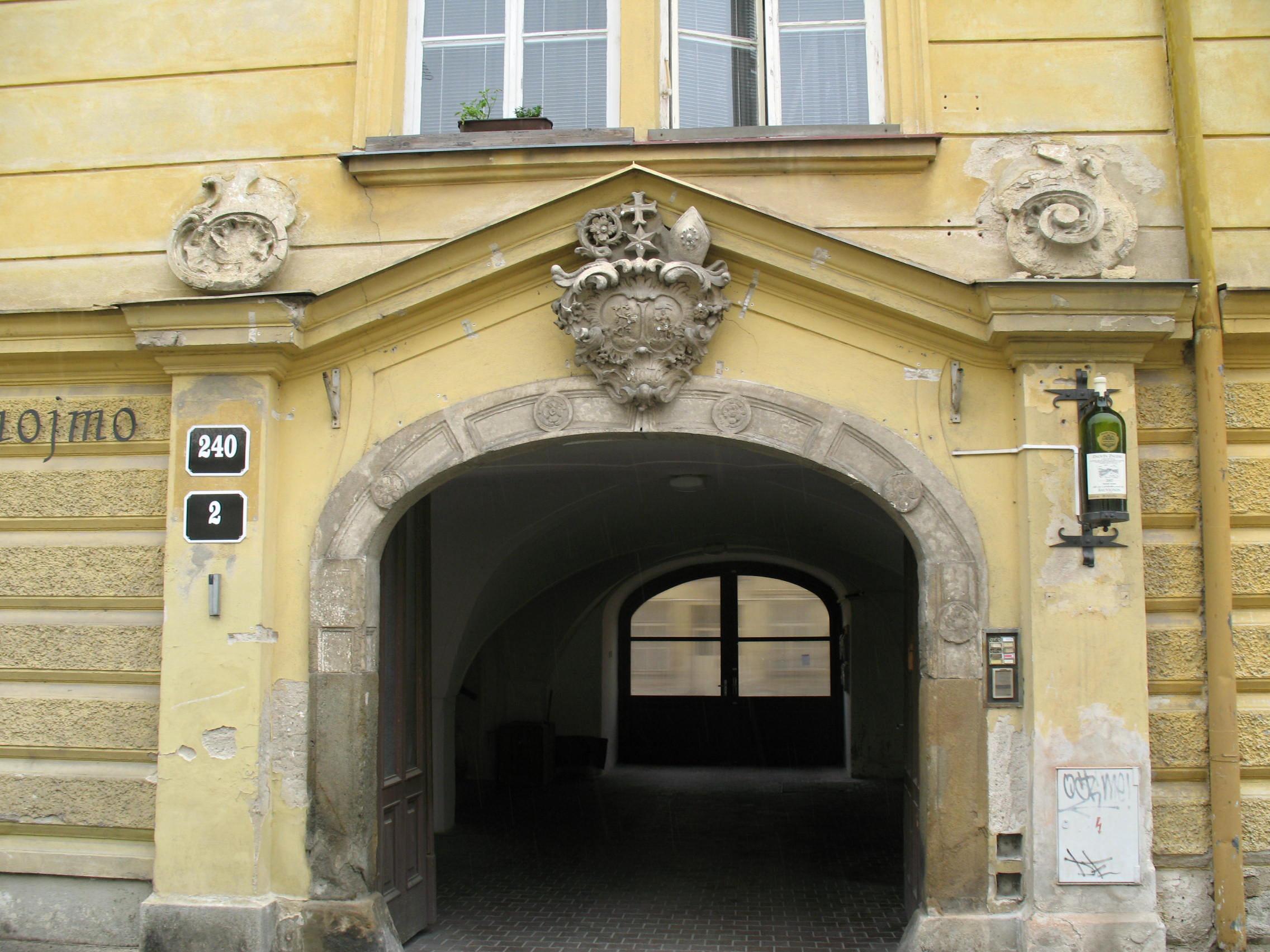 ZNOVÍN Znojmo, a.s. - Prodejna lahvových vín foto 5