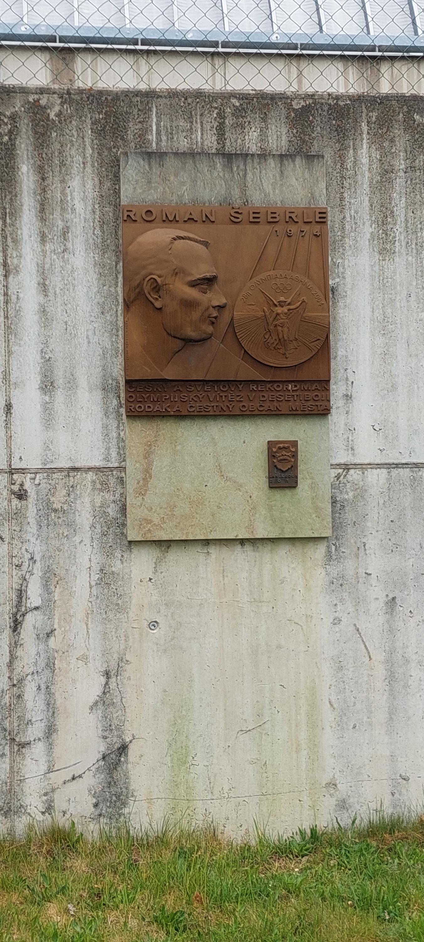 Lehkoatletický stadion Romana Šebrleho foto 2