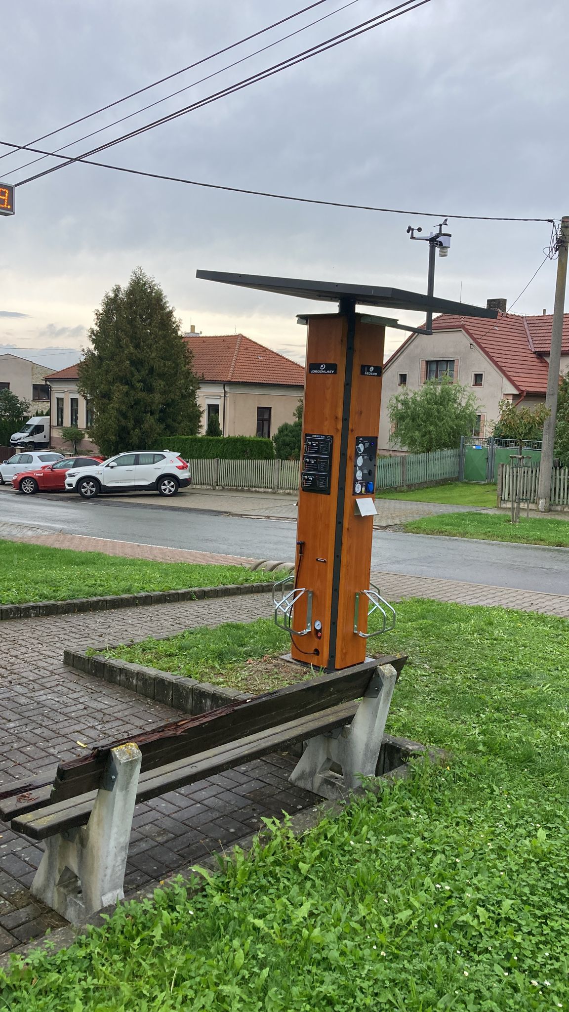 Multifunkční nabíjecí stanice TIP SPOT foto 2