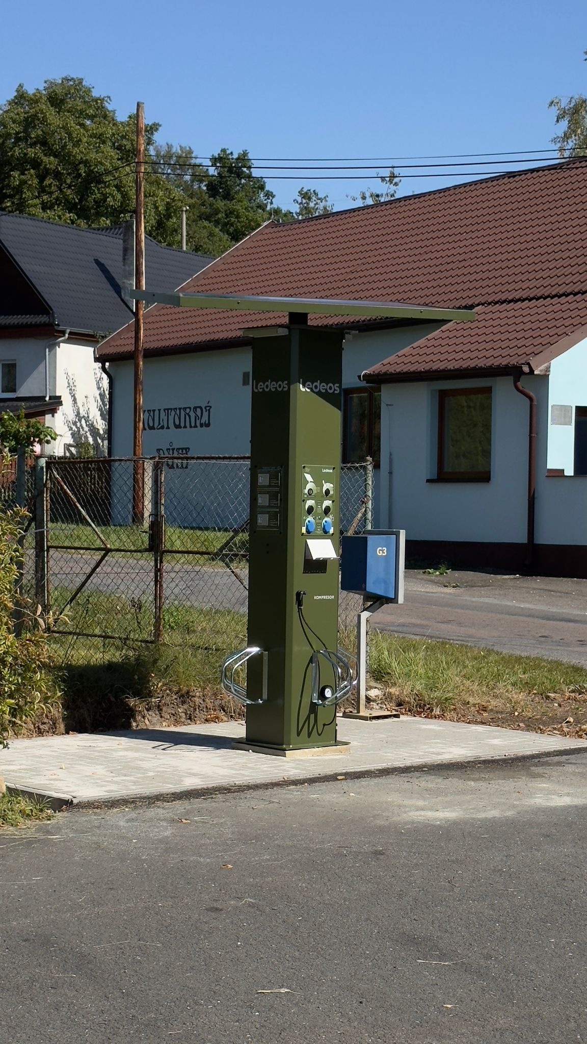 Multifunkční nabíjecí stanice TOP SPOT foto 1