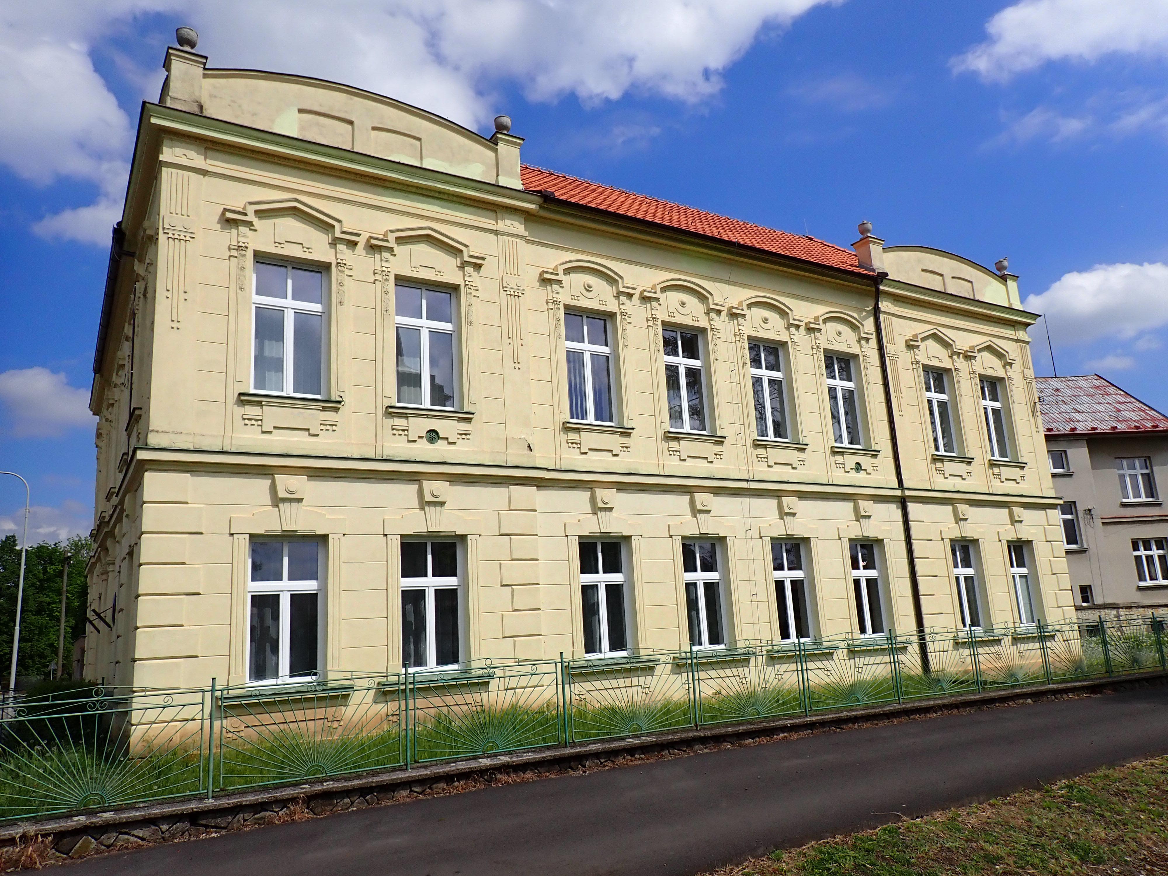 Slatina - obecní úřad foto 2
