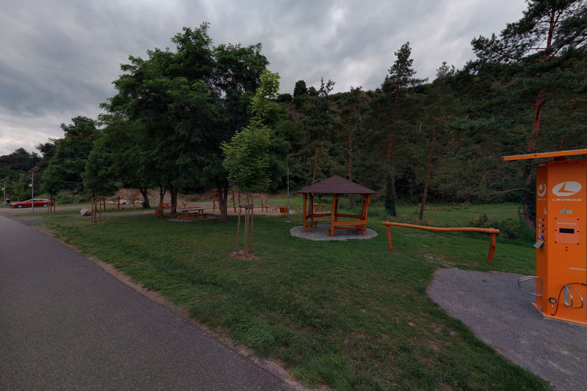 Multifunkční nabíjecí stanice TIP SPOT