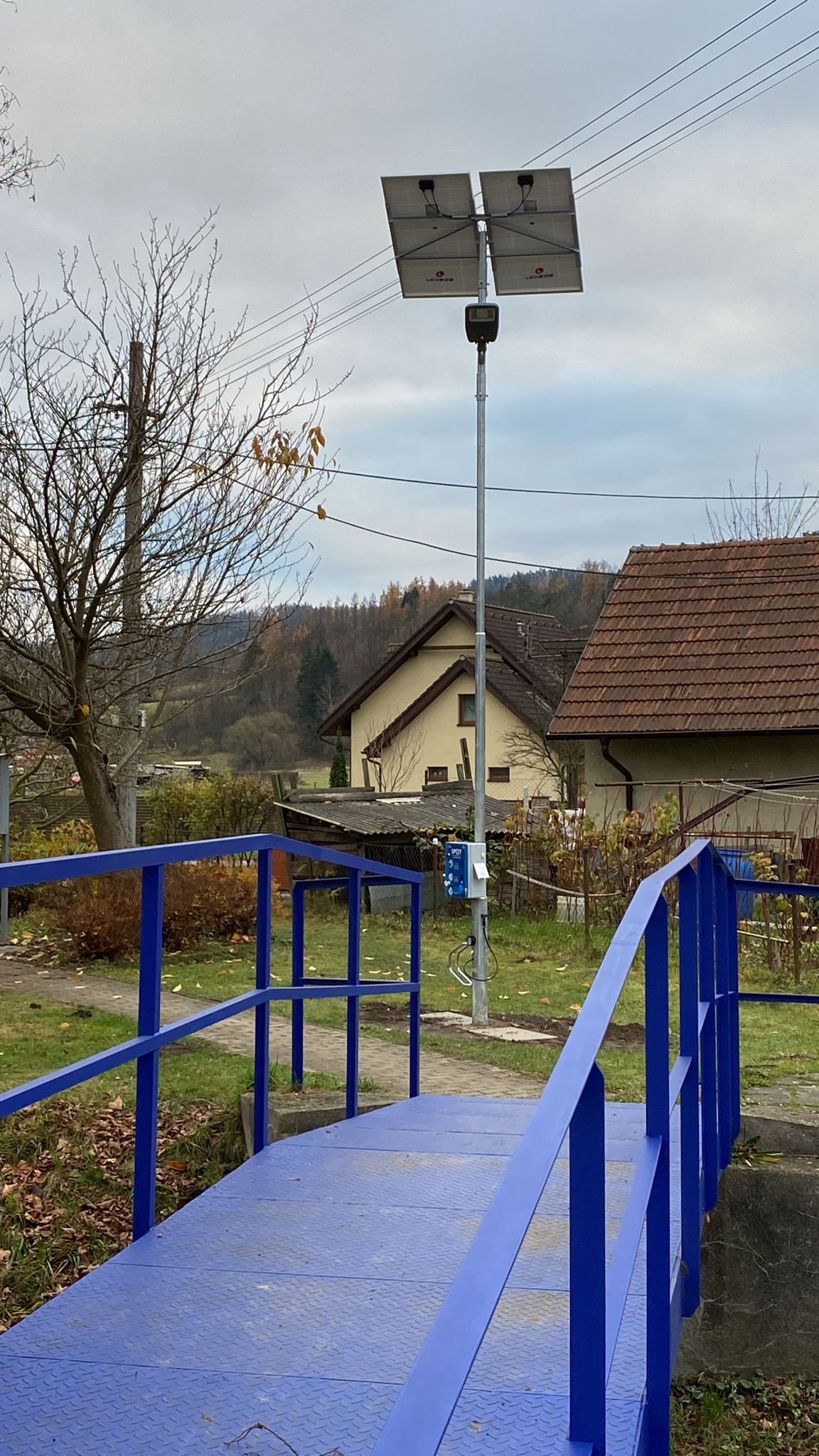 Multifunkční nabíjecí stanice MINI SPOT foto 1