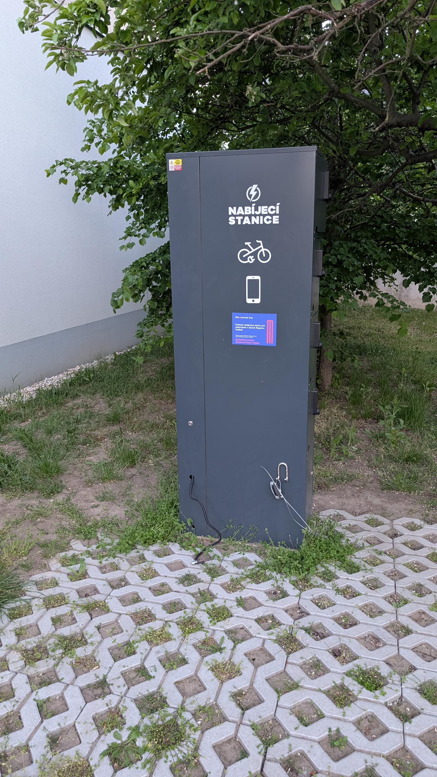 Nabíjecí stanice pro elektrokola a mobilní zařízení Etron Czech s.r.o. foto 3