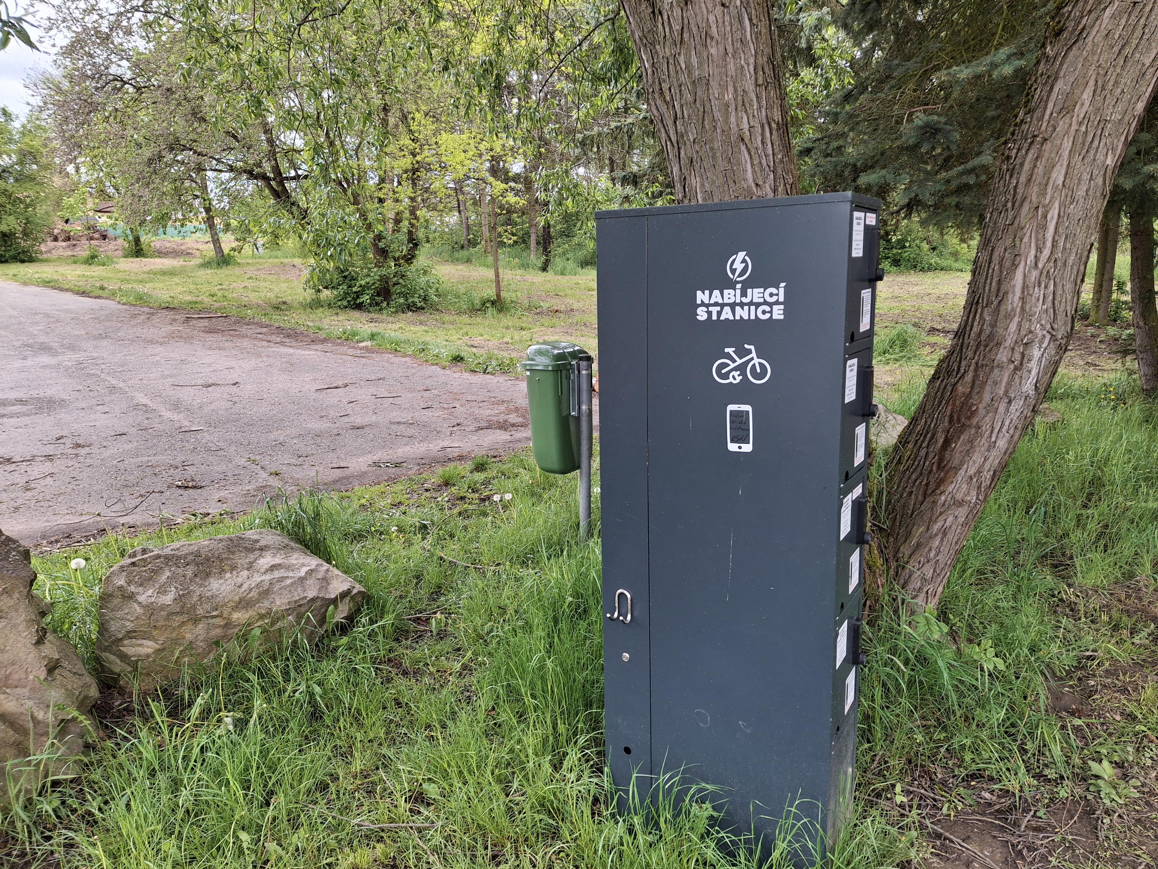Nabíjecí stanice pro elektrokola a mobilní zařízení foto 4