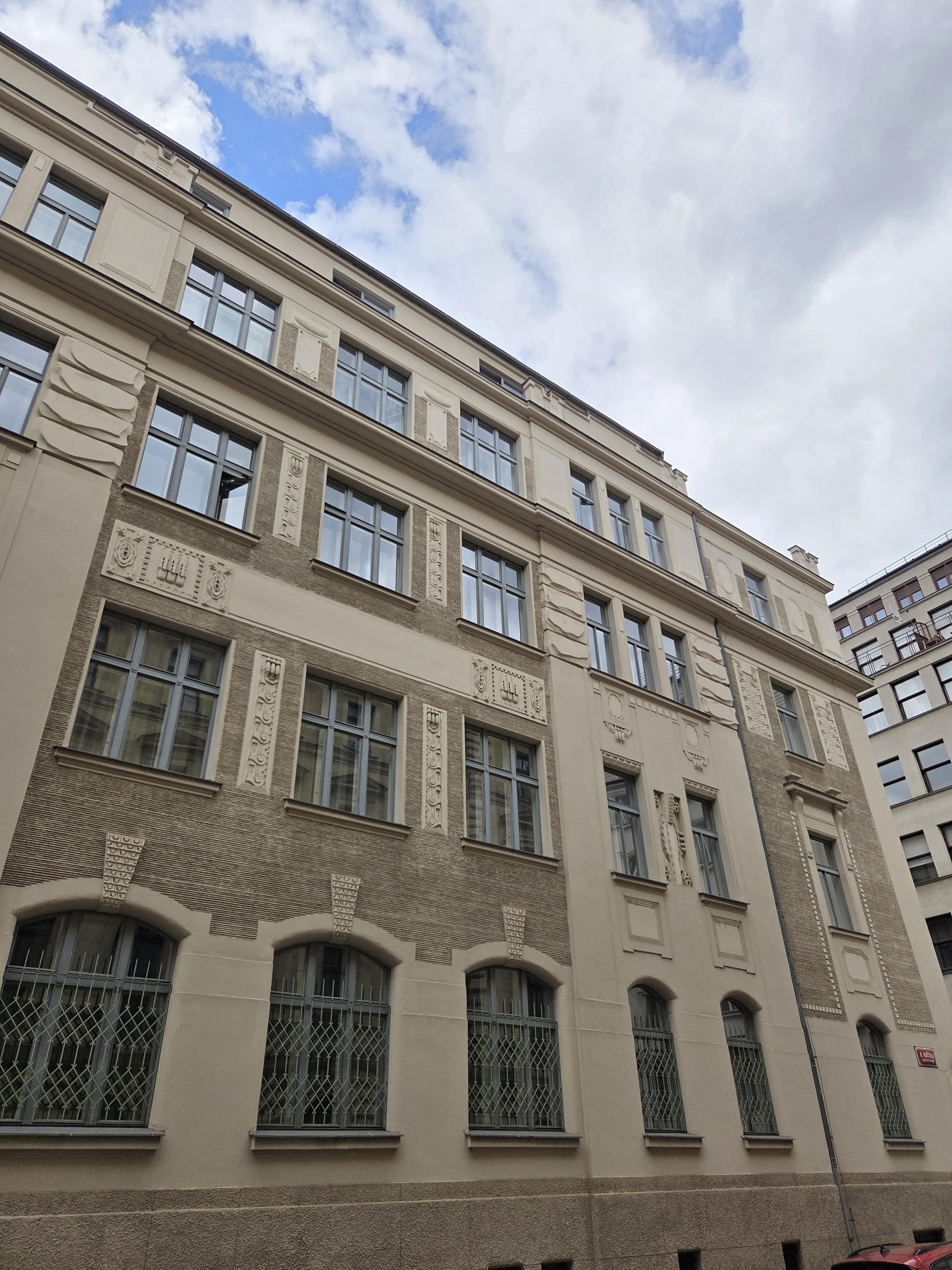 Kolej a učební středisko Akademie múzických umění v Praze foto 3