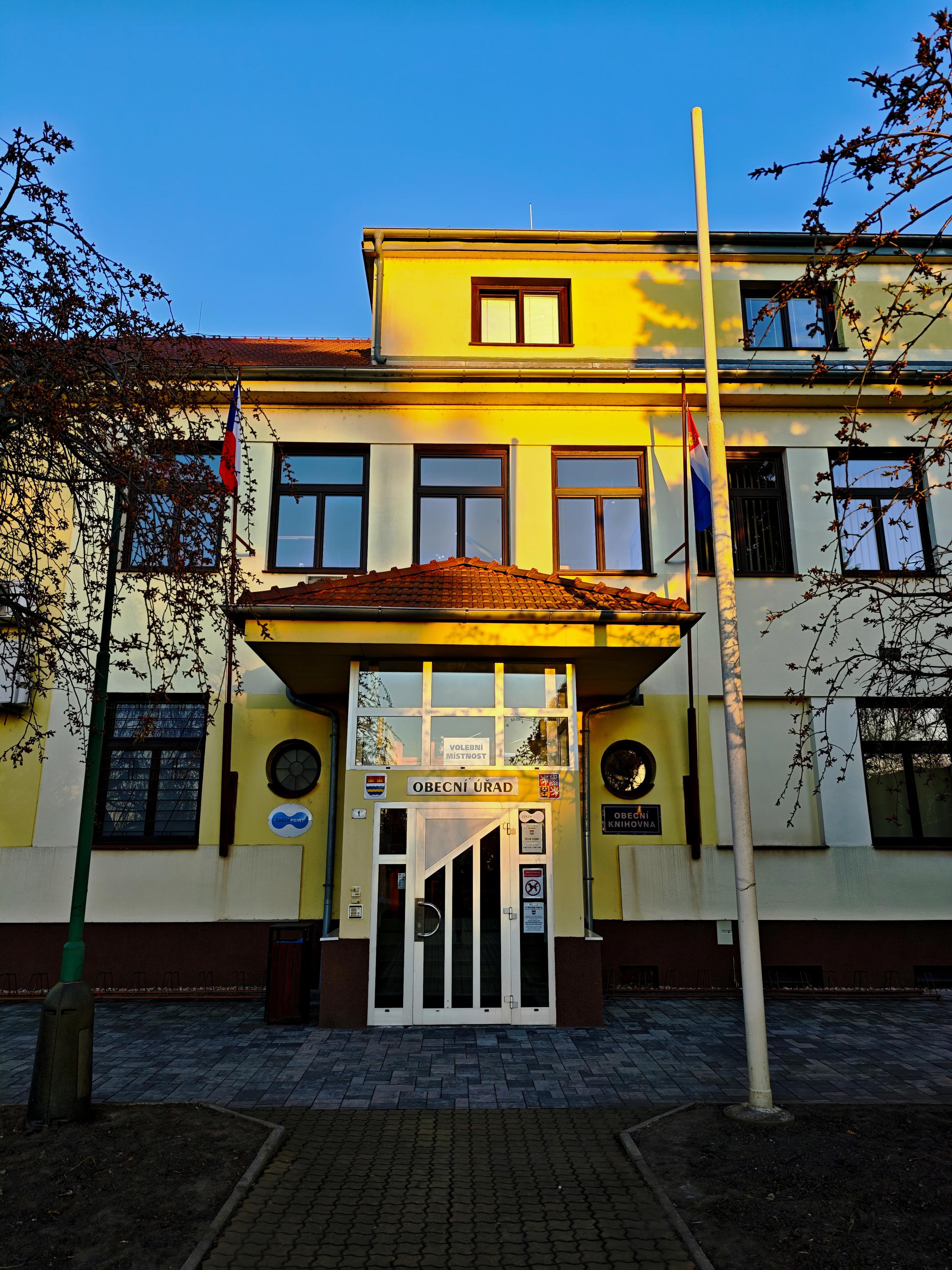 Čeperka - obecní úřad foto 3