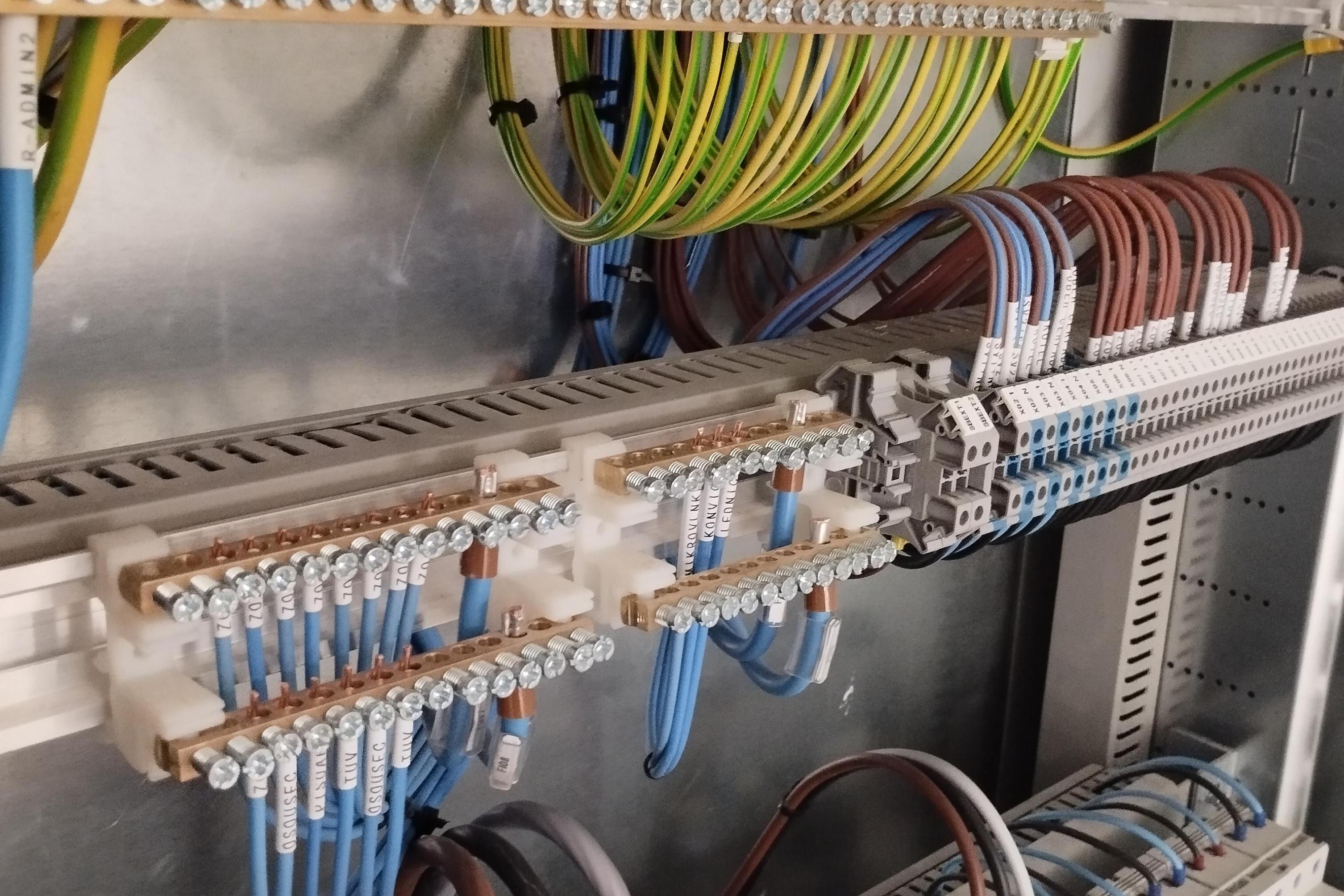 Průmyslové elektroinstalace