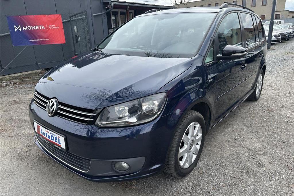 NOVINKA | Volkswagen Touran 2,0 TDi v AutoDEL