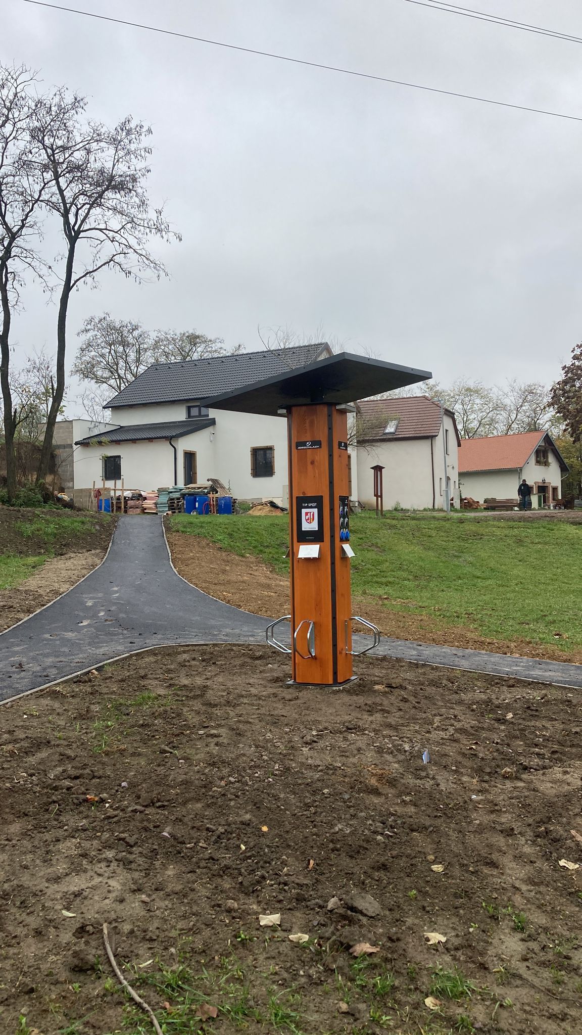 Multifunkční nabíjecí stanice TIP SPOT foto 1