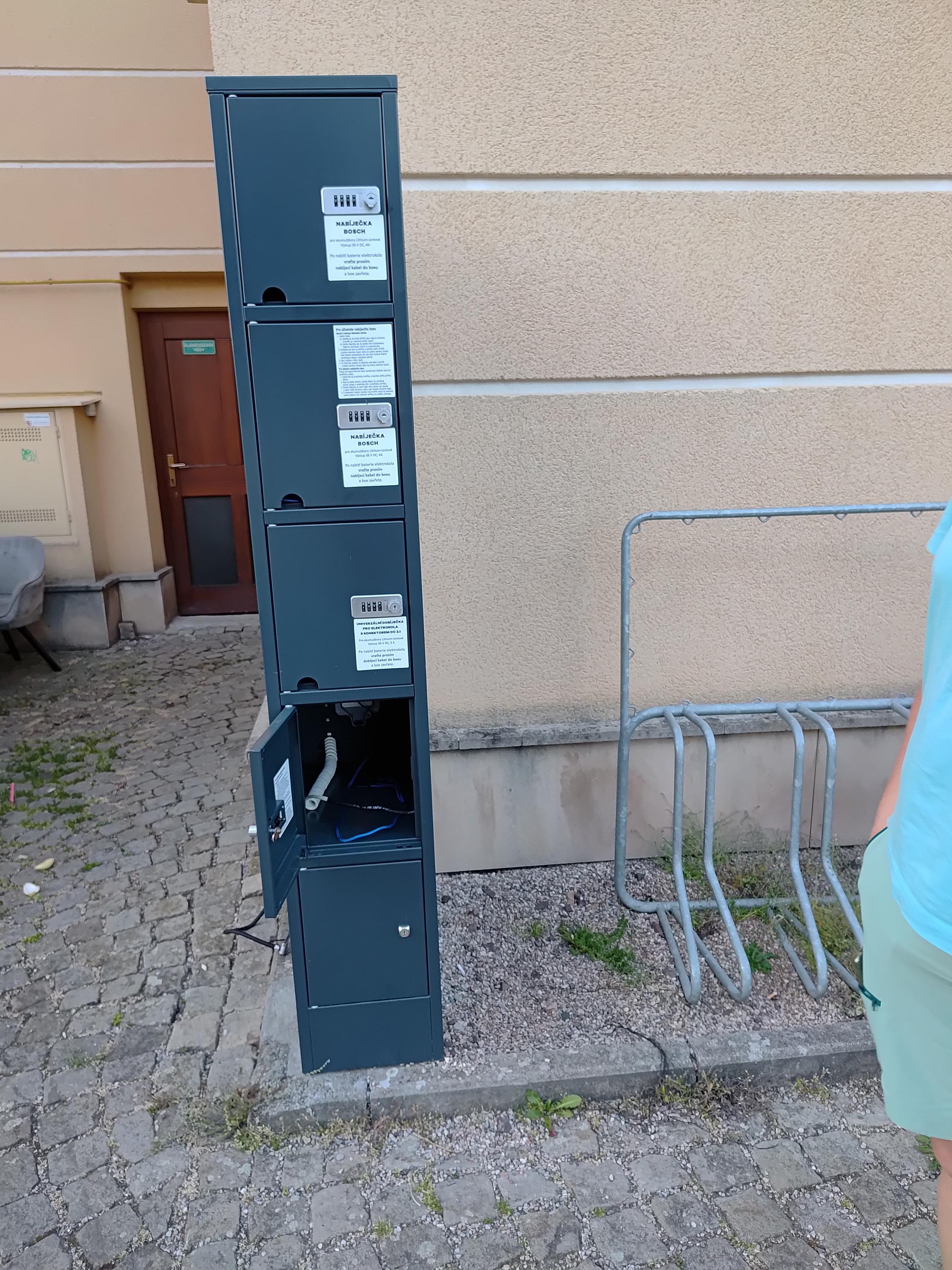 Nabíjecí stanice pro elektrokola a mobilní zařízení foto 6