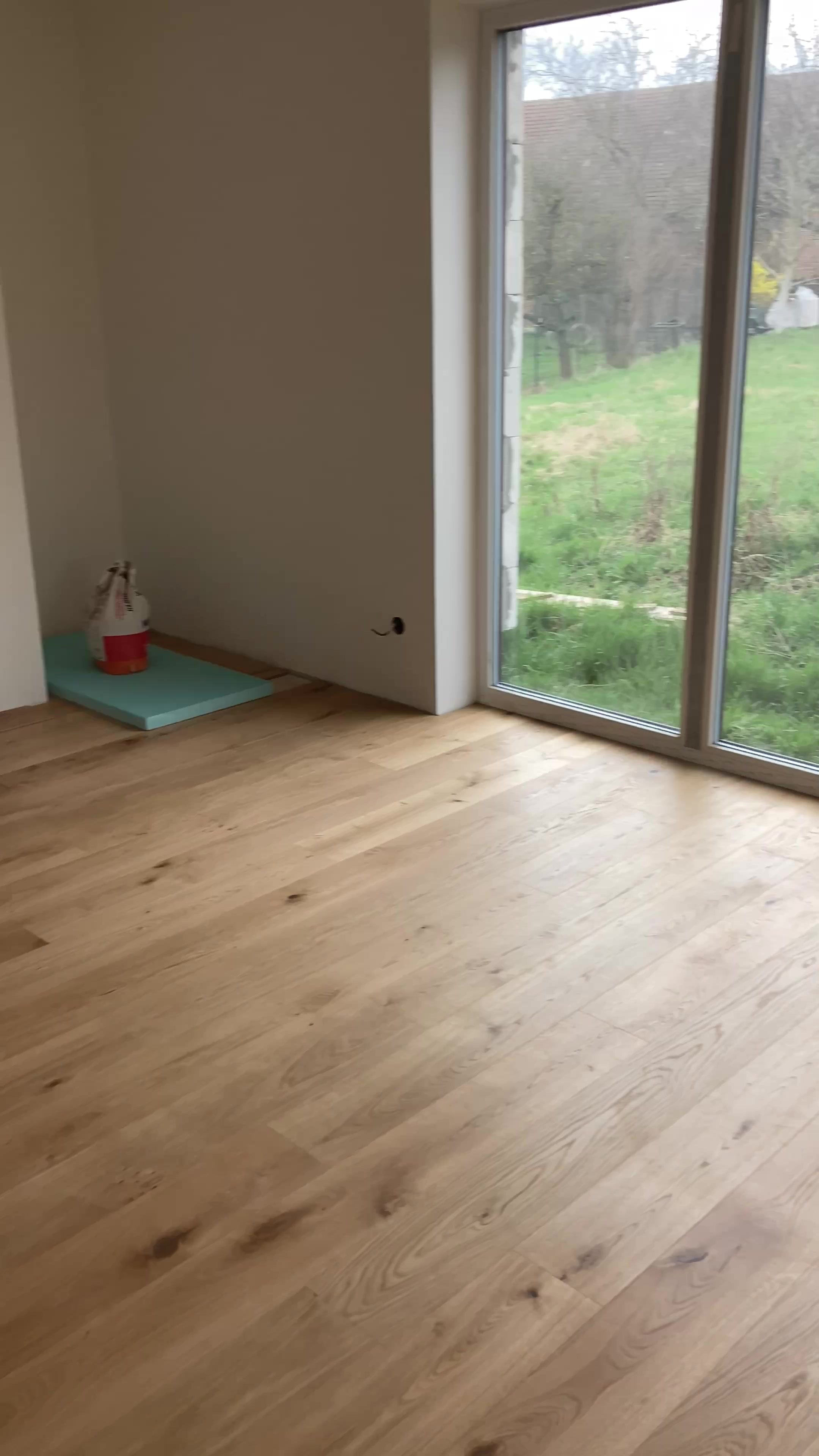 Podlahy Červený foto 2 (náhled videa)
