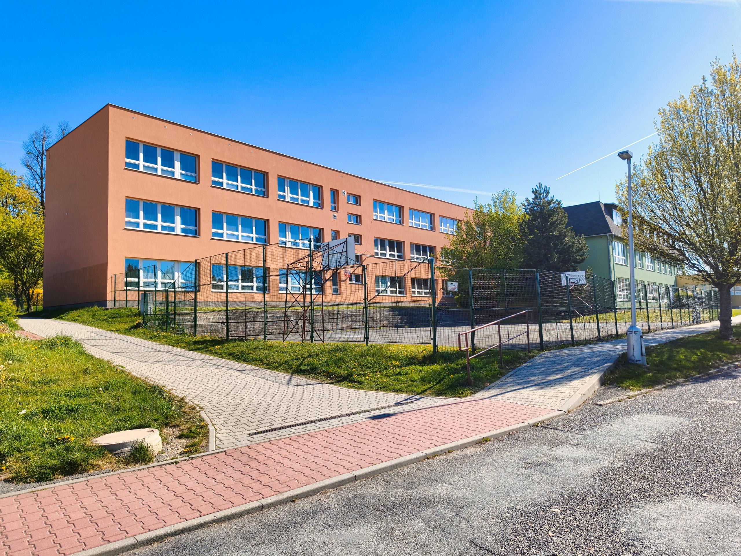 Základní škola a gymnázium Vítkov foto 2