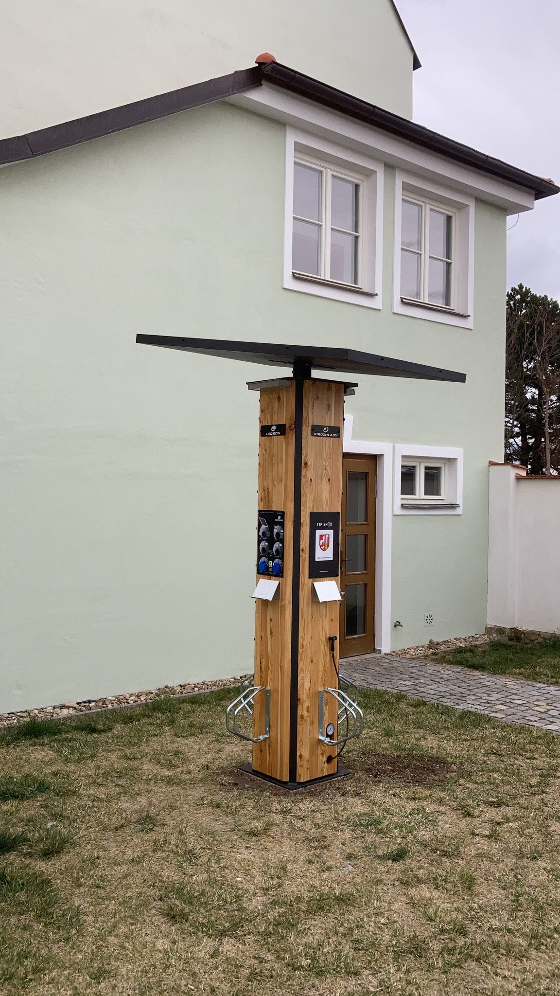 Multifunkční nabíjecí stanice TIP SPOT foto 1