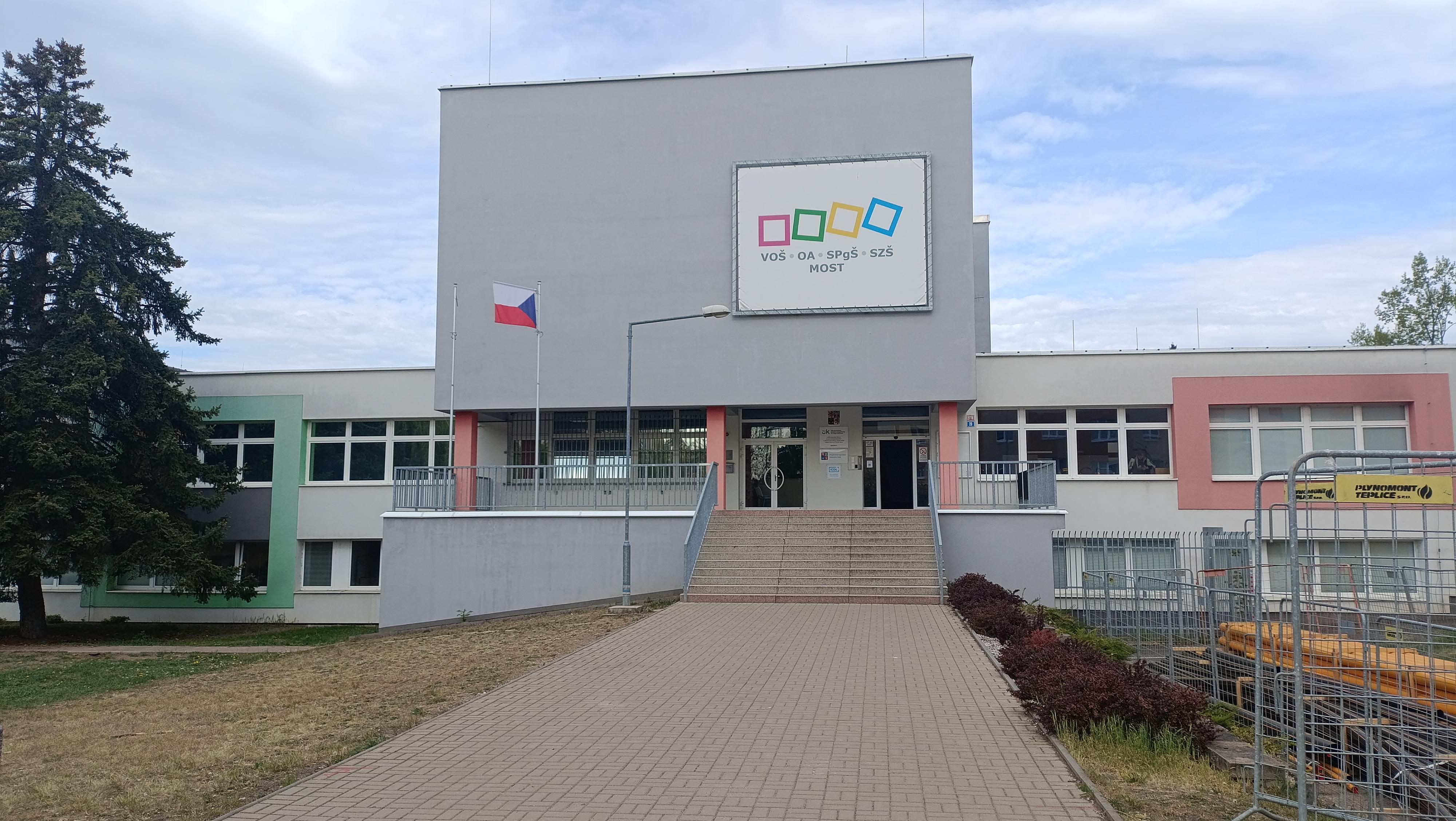Vyšší odborná škola ekonomická, sociální a zdravotnická Most foto 4