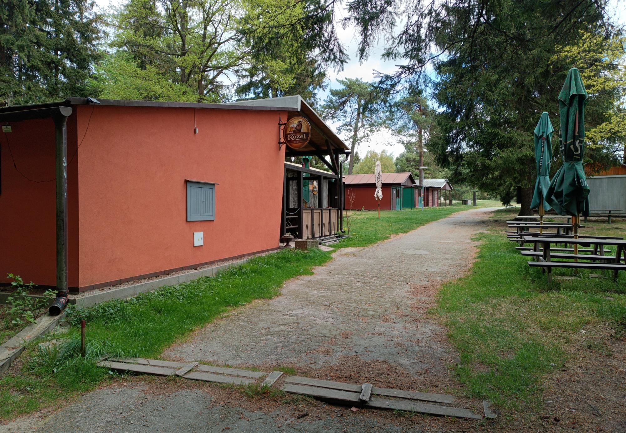Kiosek u trati foto 1