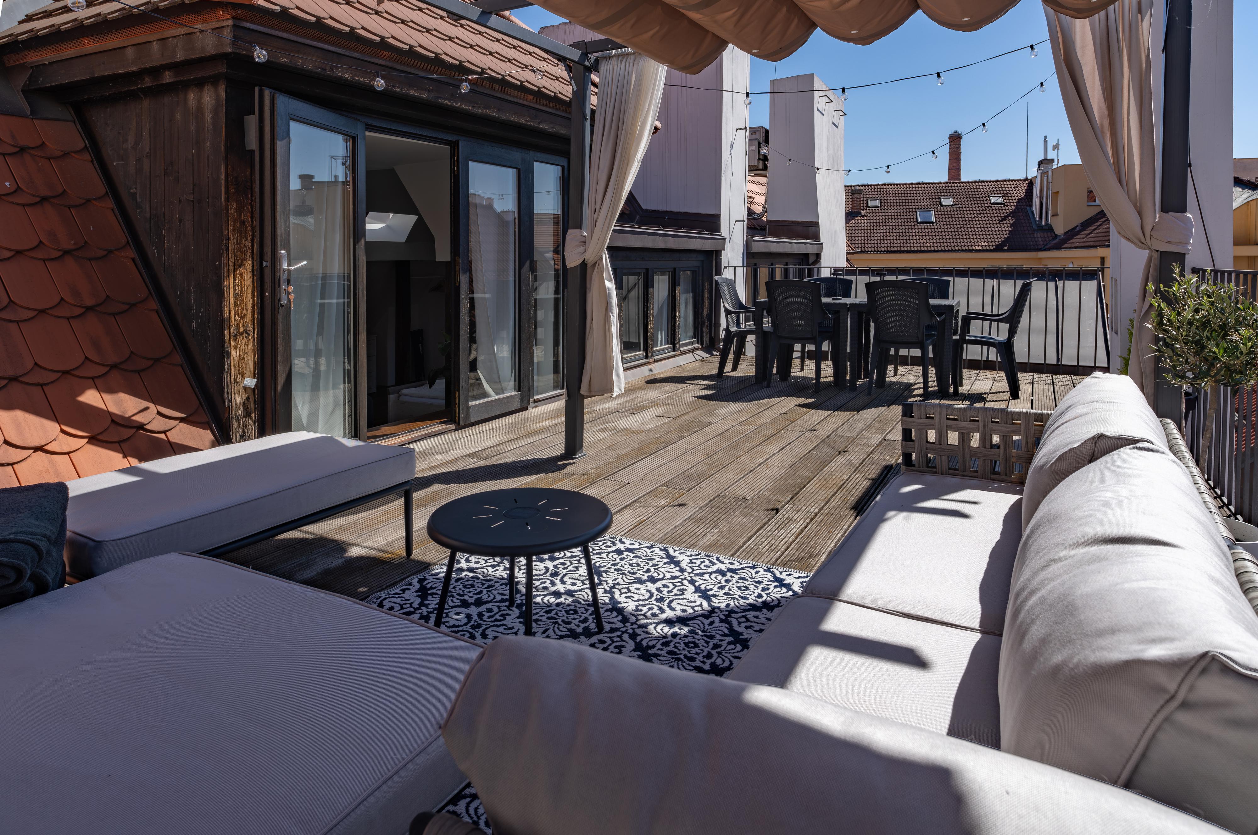 Oldtown Rooftop Apartment