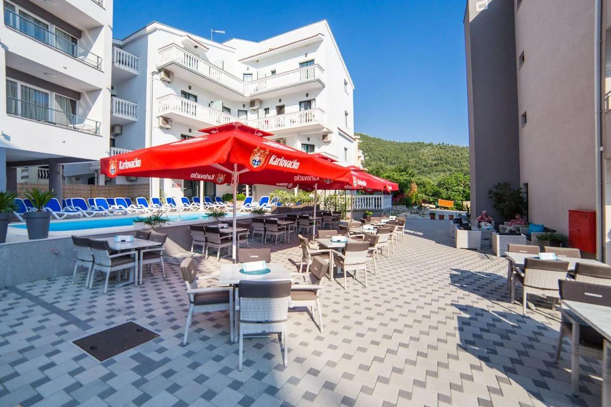 Aparthotel TRITON **** - Drvenik