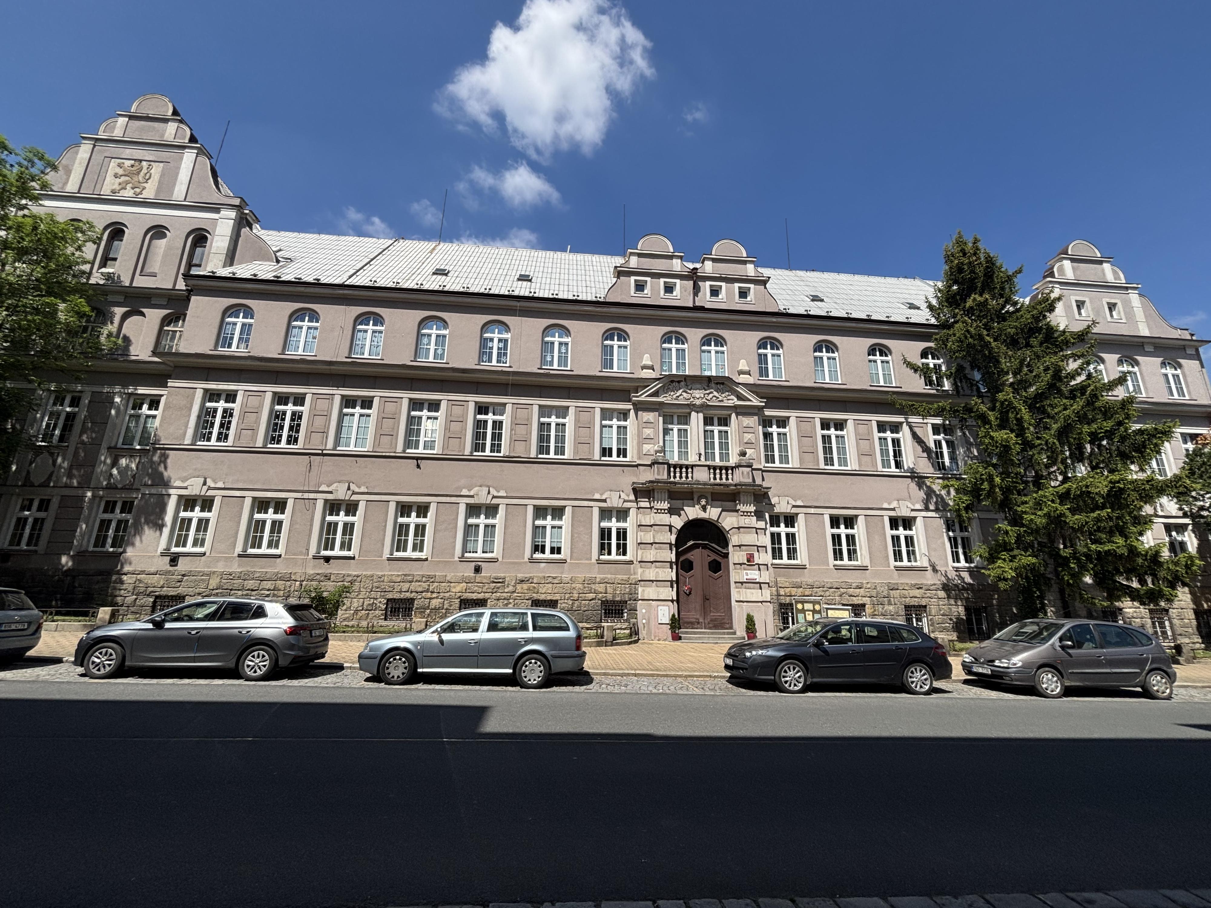 ZŠ Čáslav, Husova foto 2