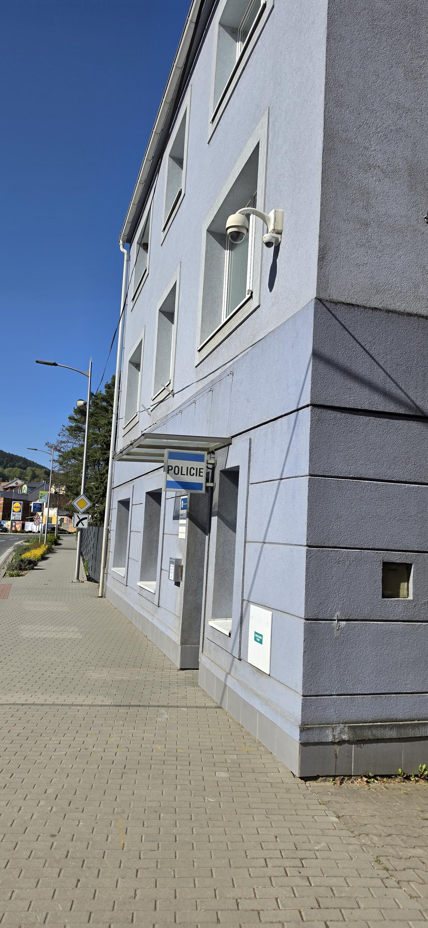 Policie ČR - Obvodní oddělení Valašské Klobouky foto 4