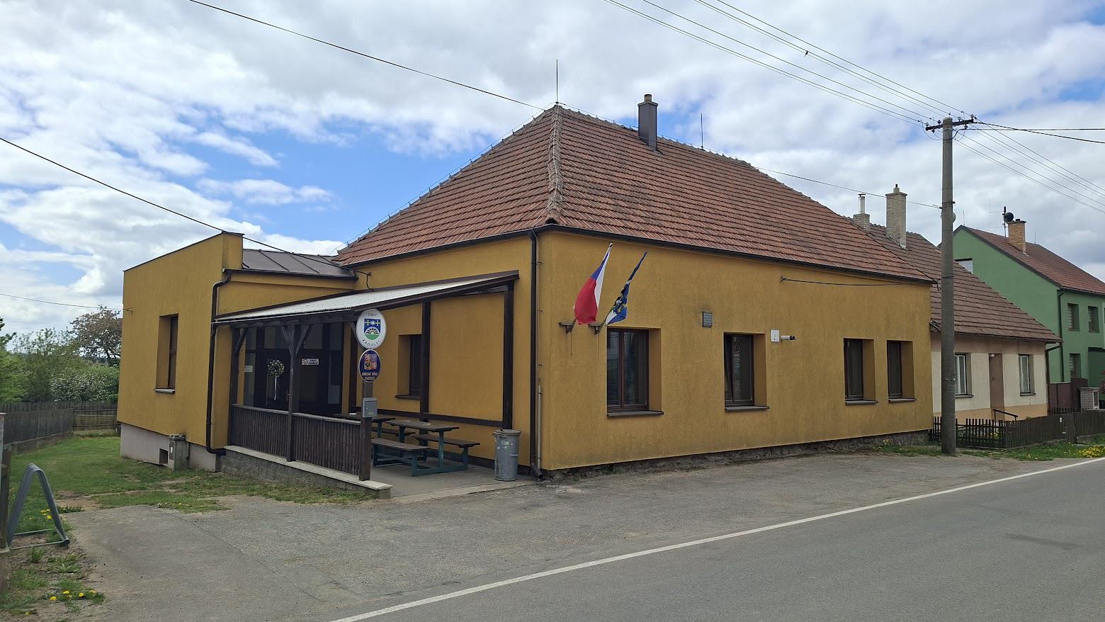 Kadolec - obecní úřad foto 2