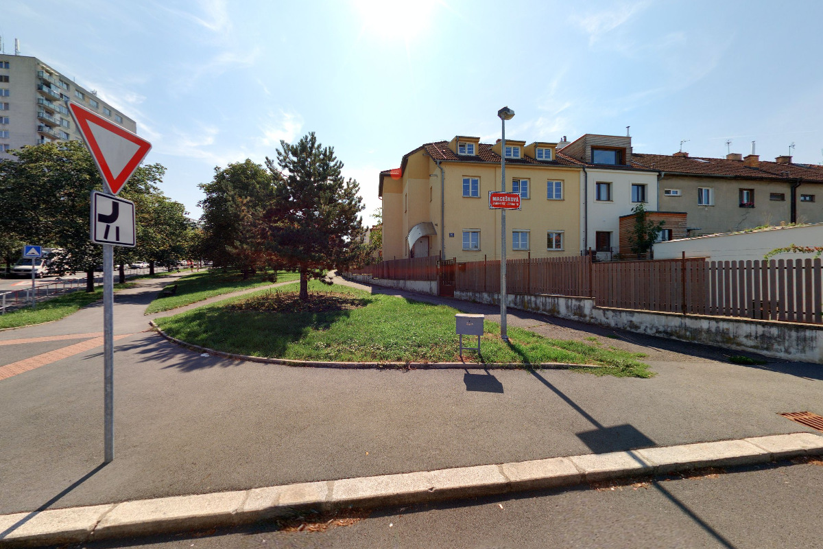Apartment Karafiátová