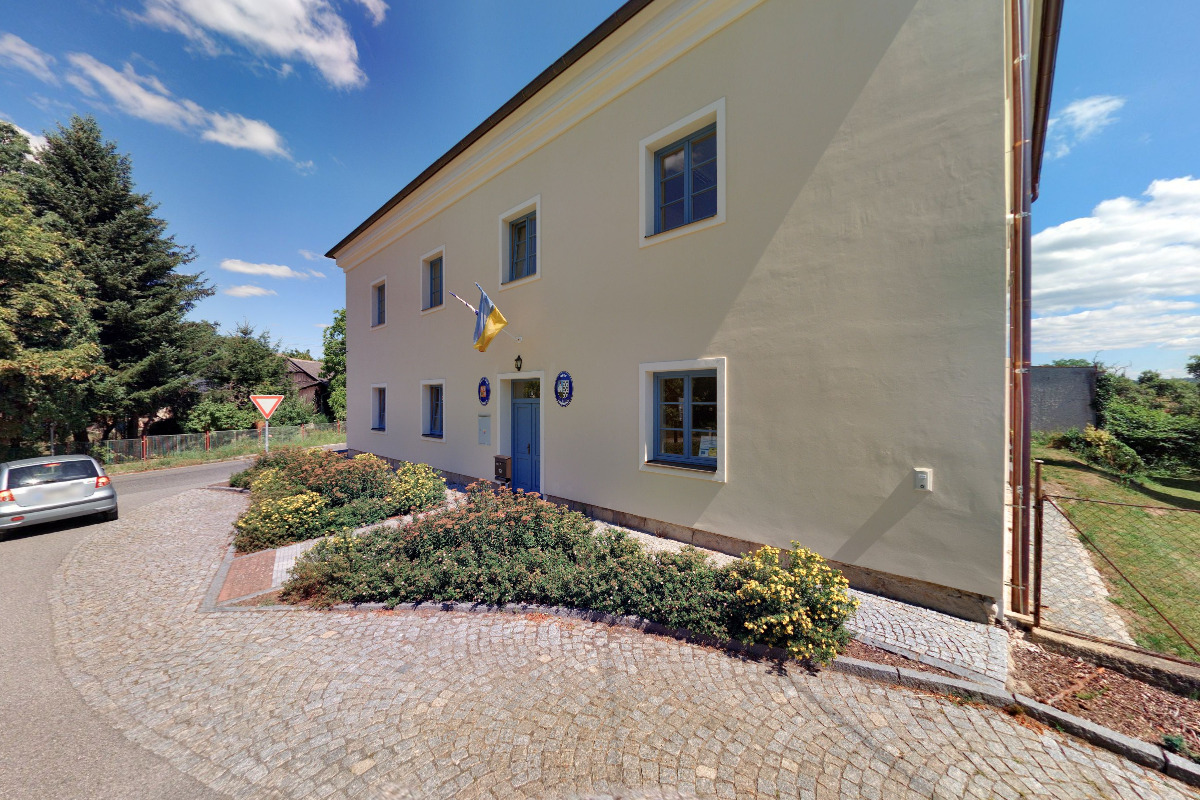 Jenišovice - obecní úřad foto 3