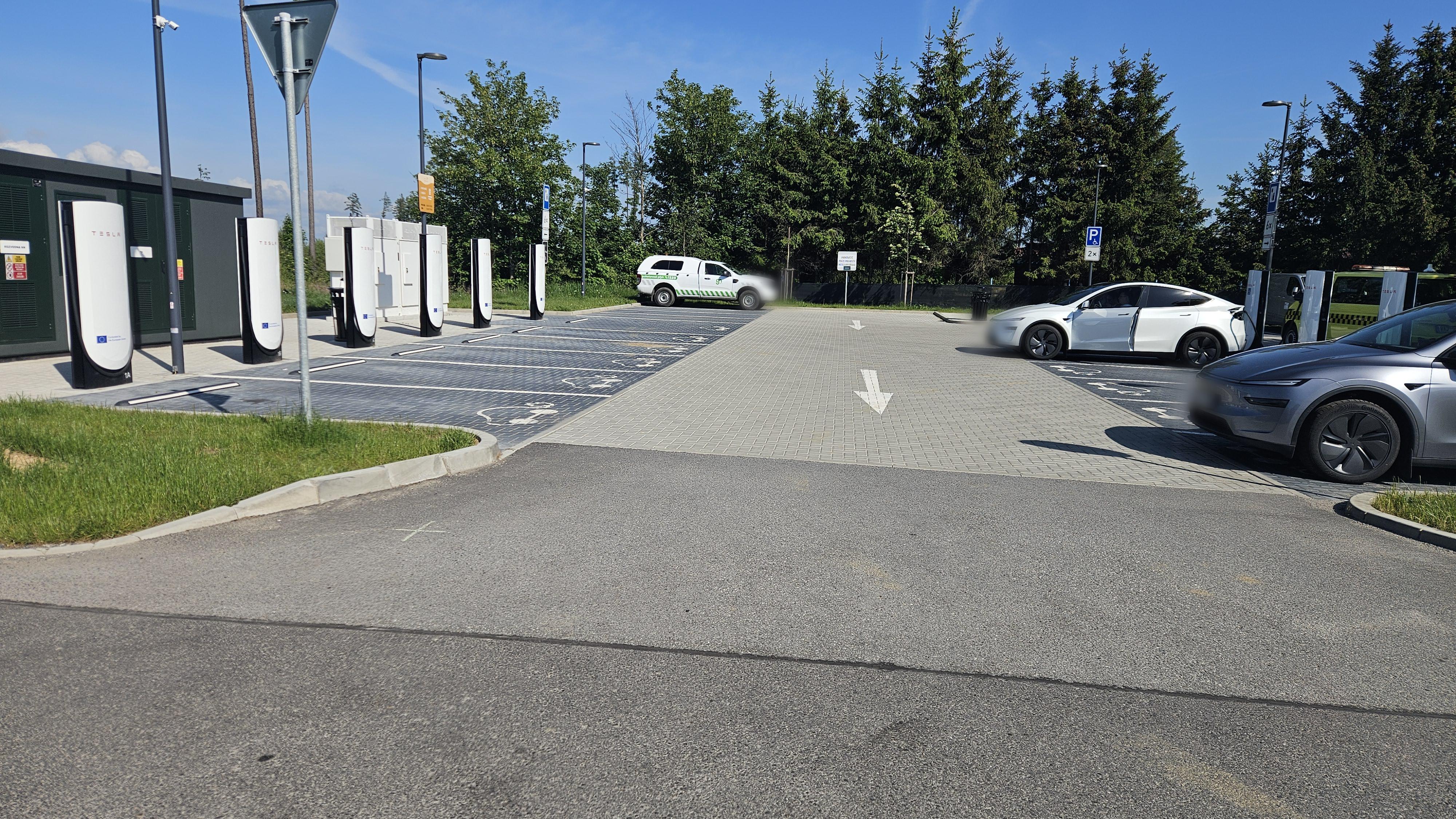 Tesla Supercharger Jamné foto 1