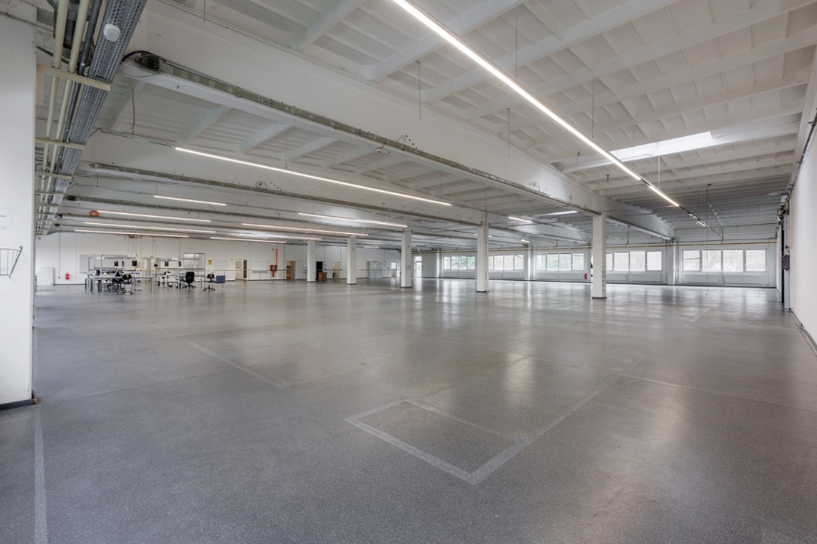 Pronájem moderní výrobní / skladové haly 1 300m²