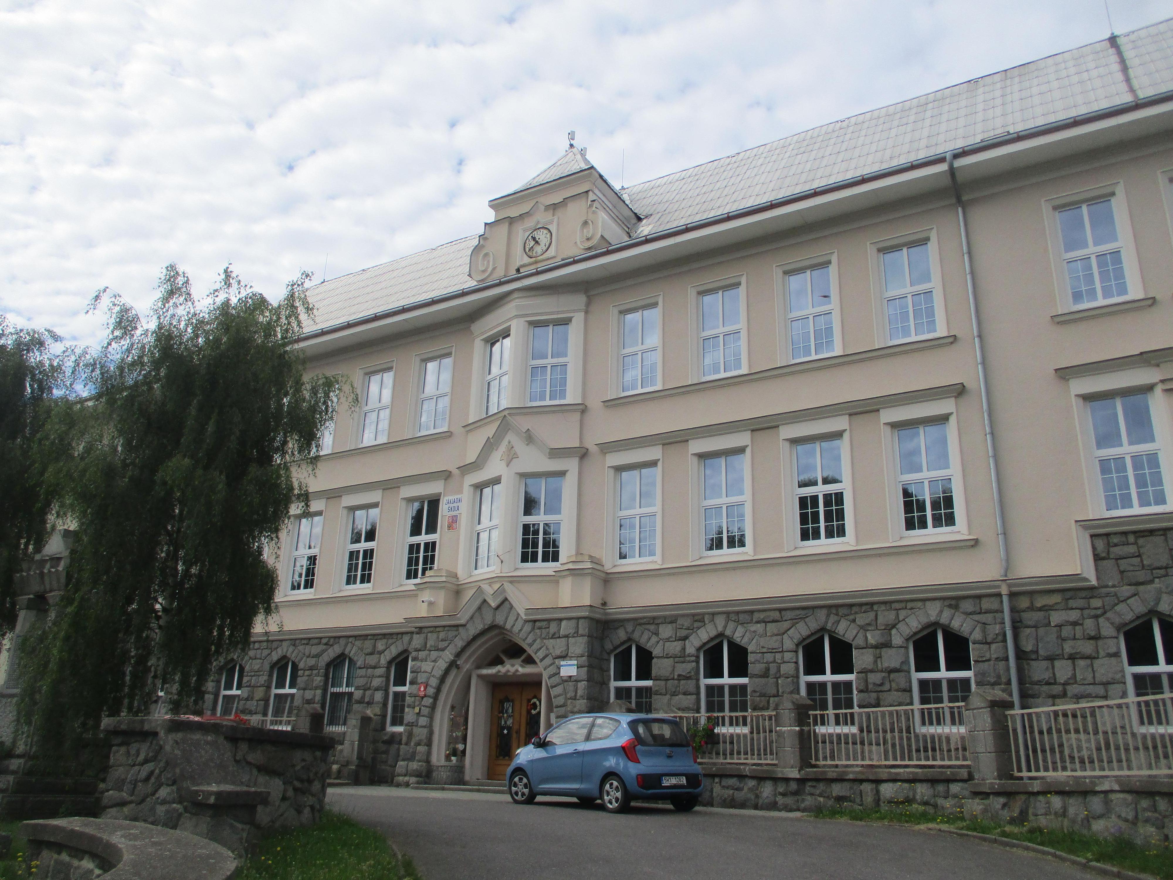 Základní škola a Mateřská škola Třebařov, okres Svitavy foto 2