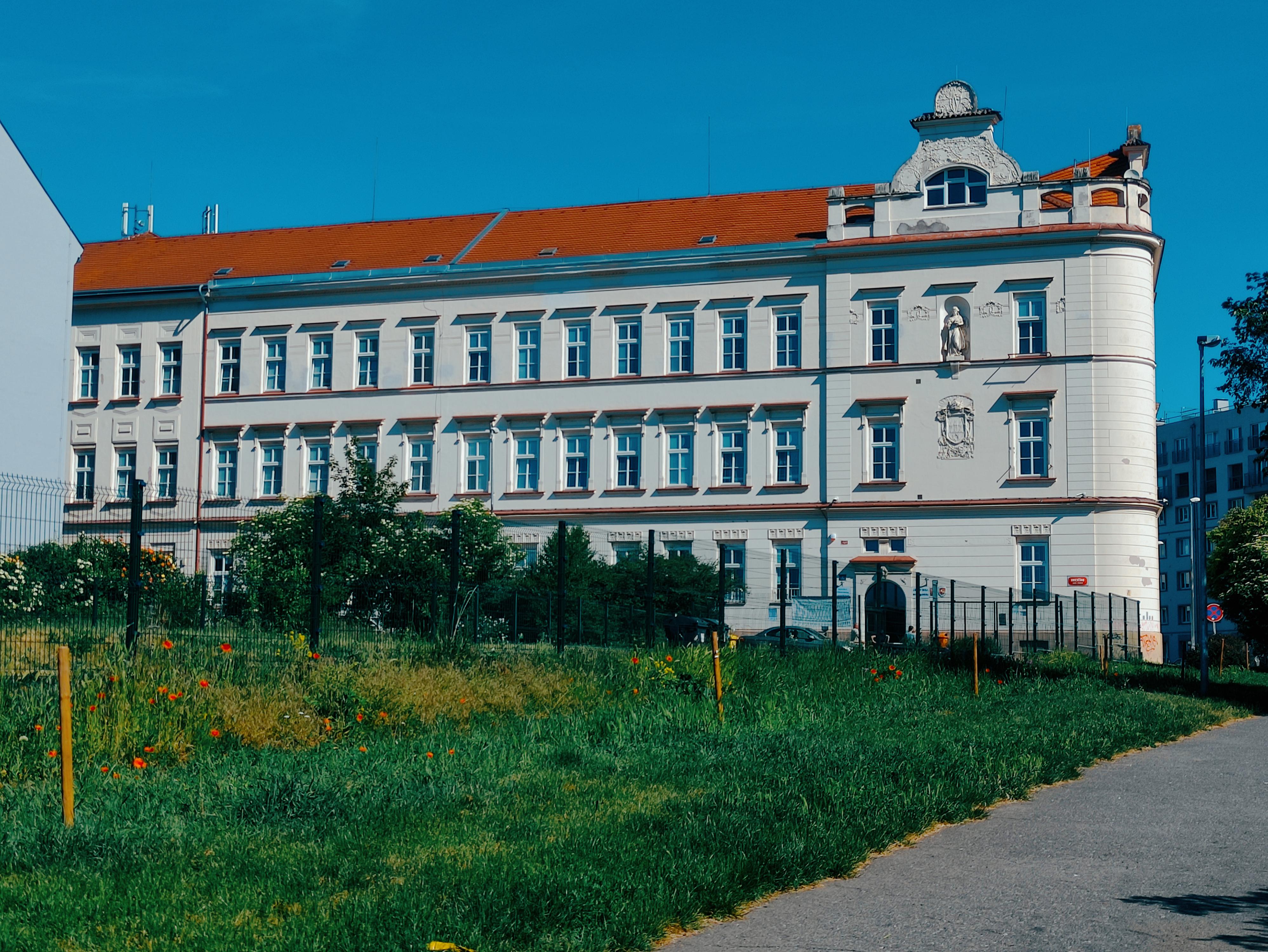 ZŠ Bohumila Hrabala, Praha 8 foto 3