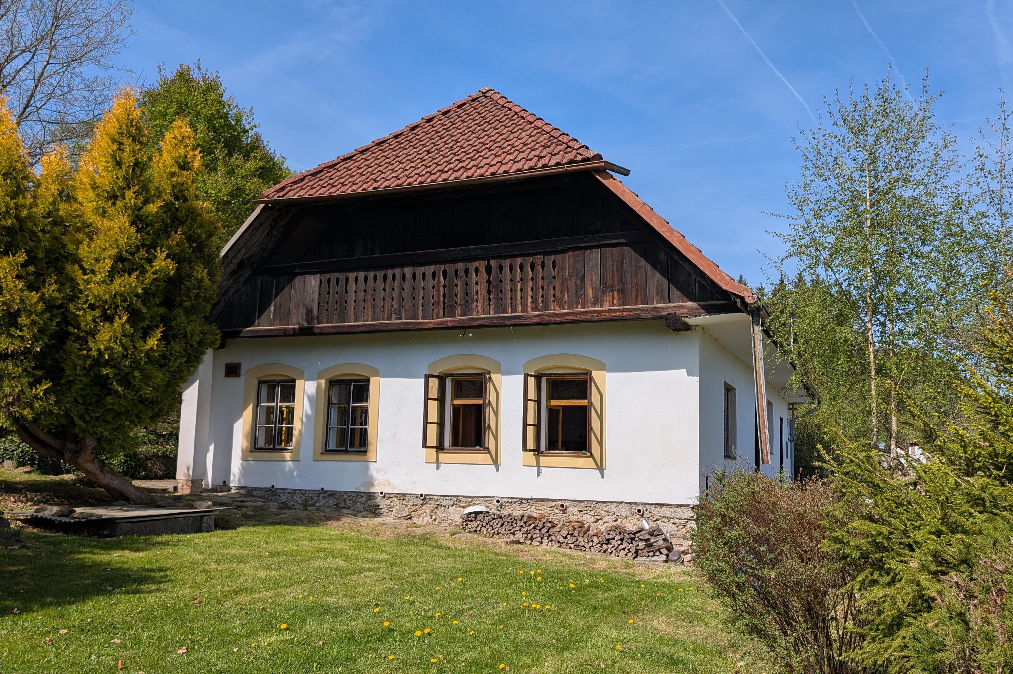 CHALUPA NA ŠUMAVĚ - PARÝZEK – TICHÉ MÍSTO U LESA
