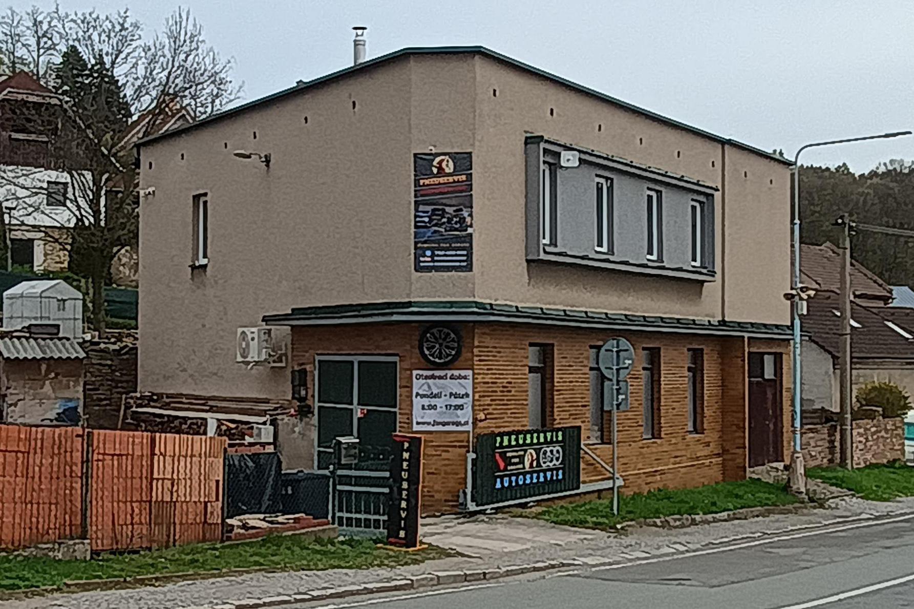 Fox Garage