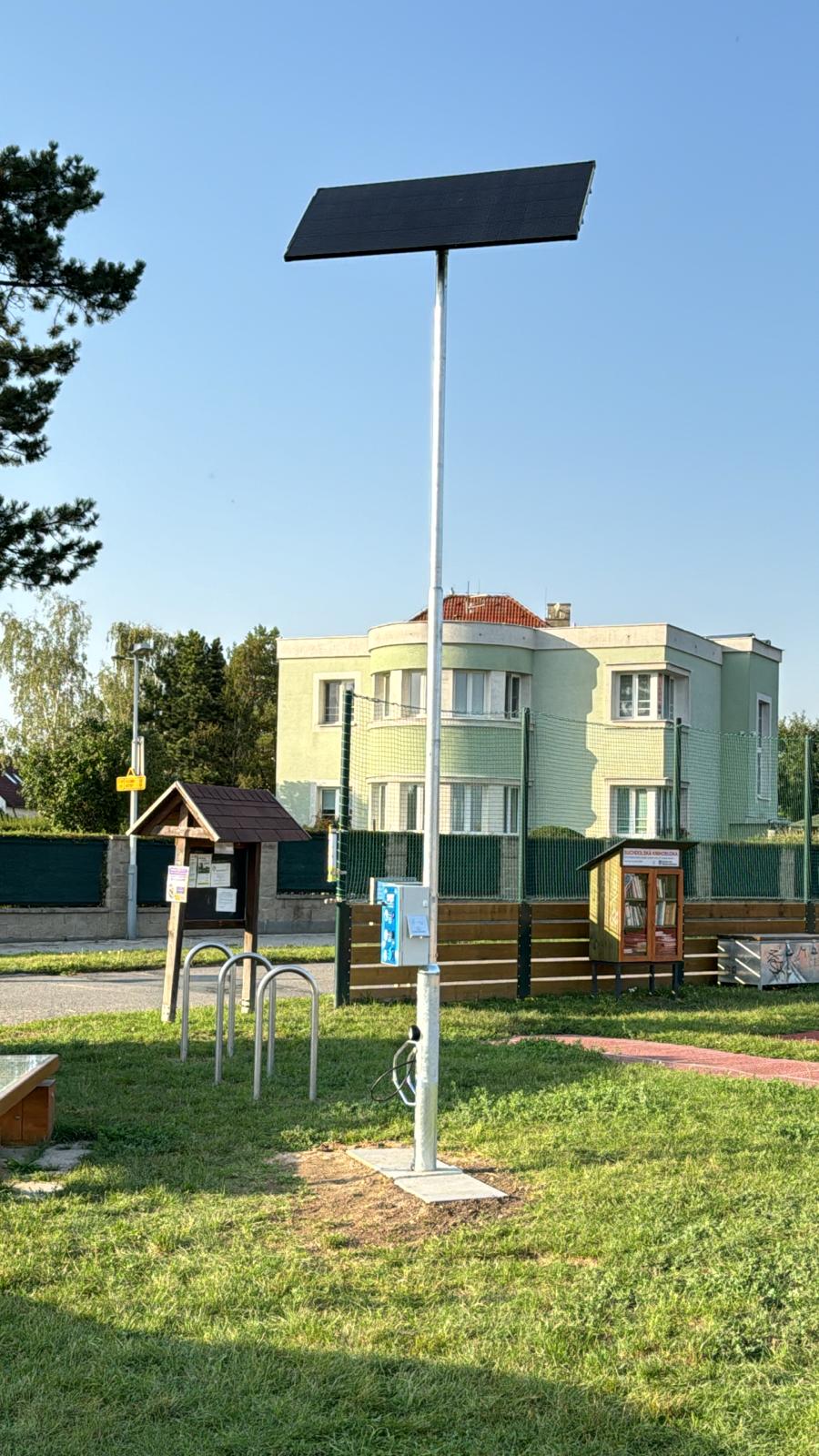 Multifunkční nabíjecí stanice MINI SPOT foto 1