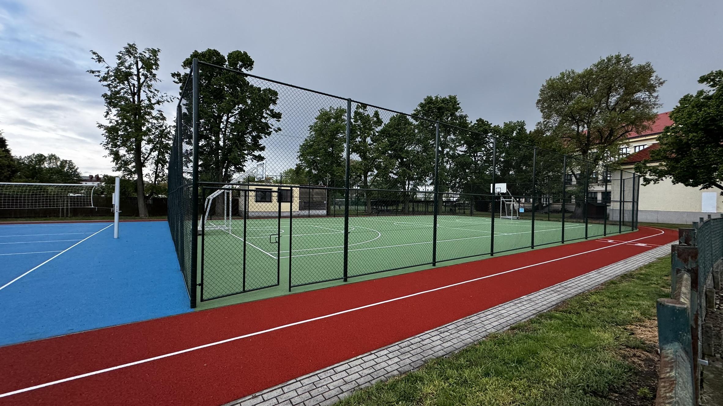 Masarykova ZŠ a MŠ, Hradec Králové - Plotiště, P. Jilemnického foto 4