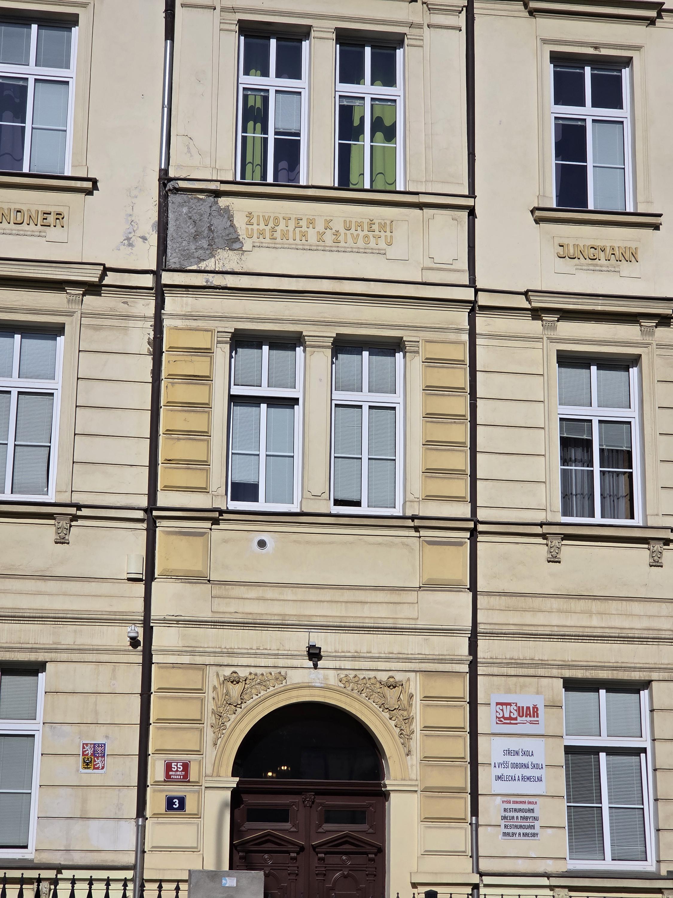 Střední škola a vyšší odborná škola umělecká a řemeslná foto 2