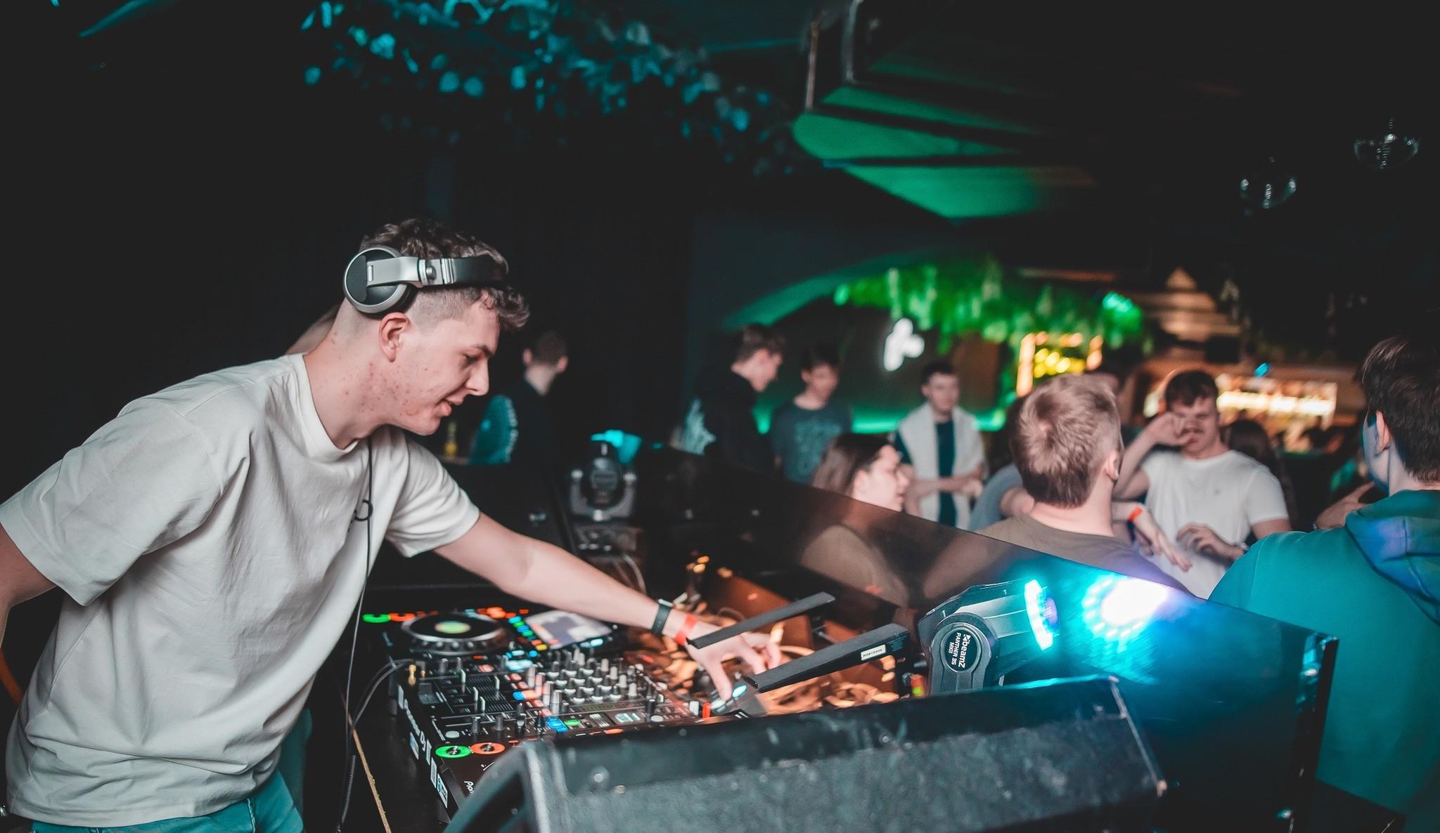 DJ PEO