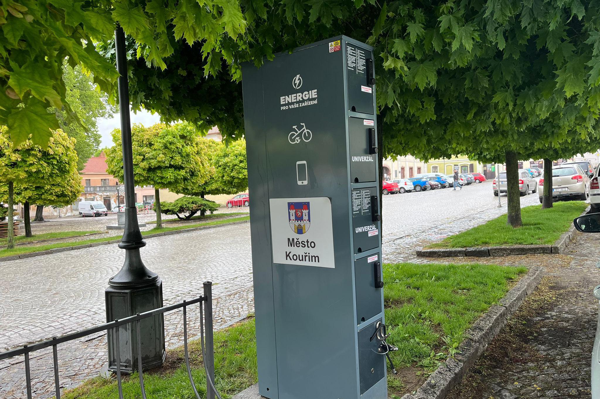 Nabíjecí stanice pro elektrokola a mobilní zařízení