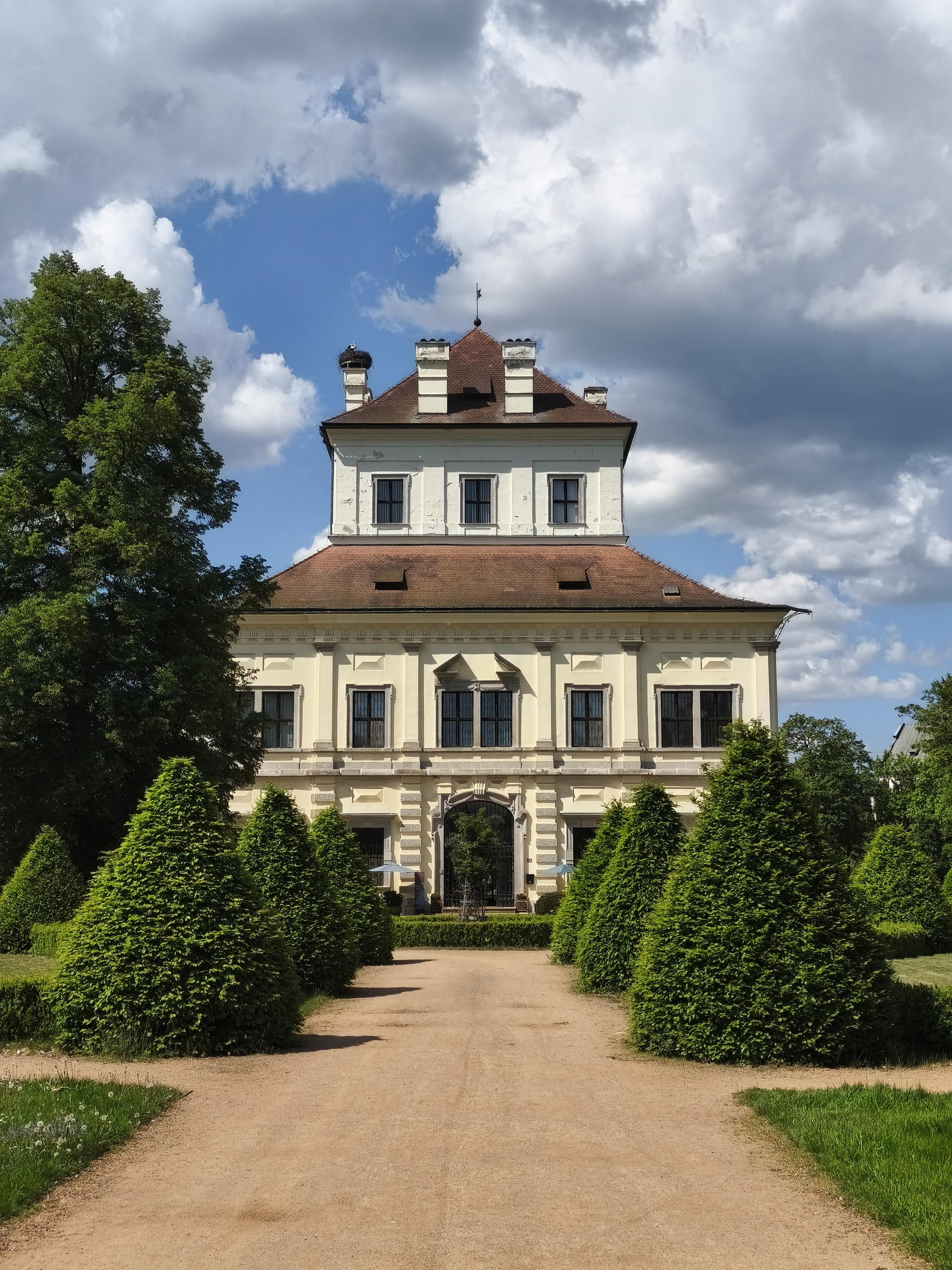 Letohrádek Ostrov foto 2