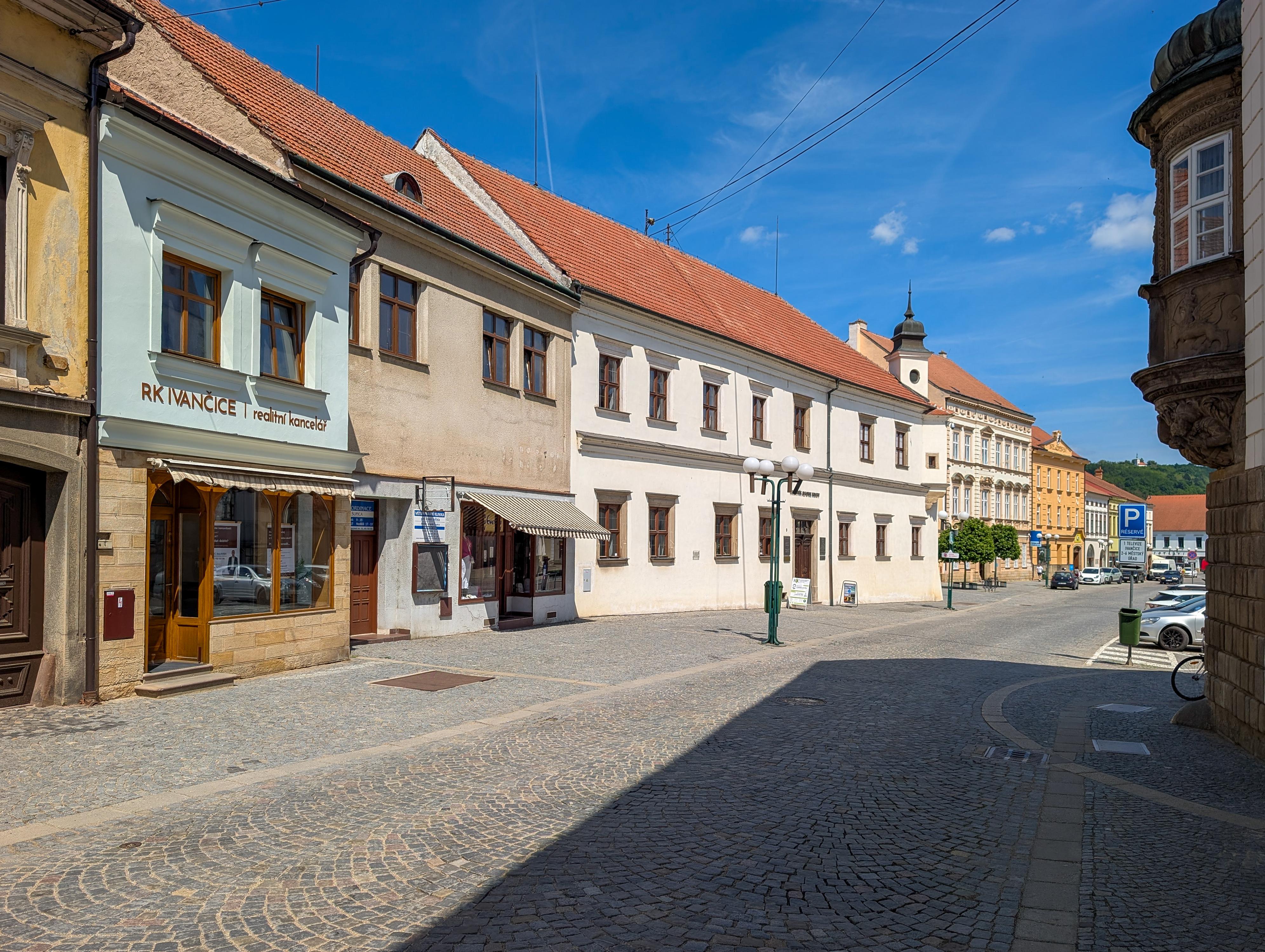 Tomáš Kalousek – RK IVANČICE | realitní kancelář foto 6