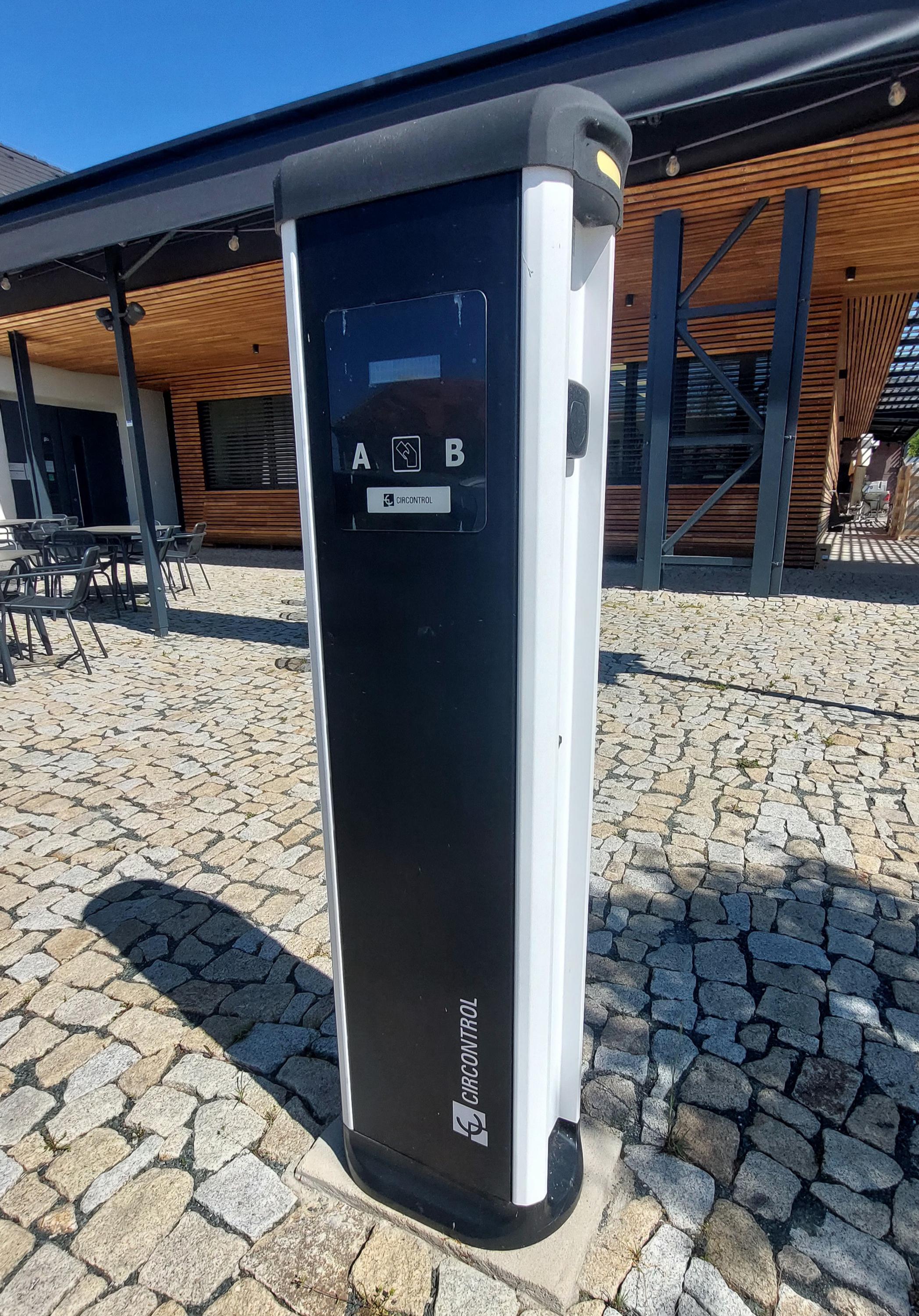 Kolby Reisten, a.s. - nabíjecí stanice pro elektromobily foto 3