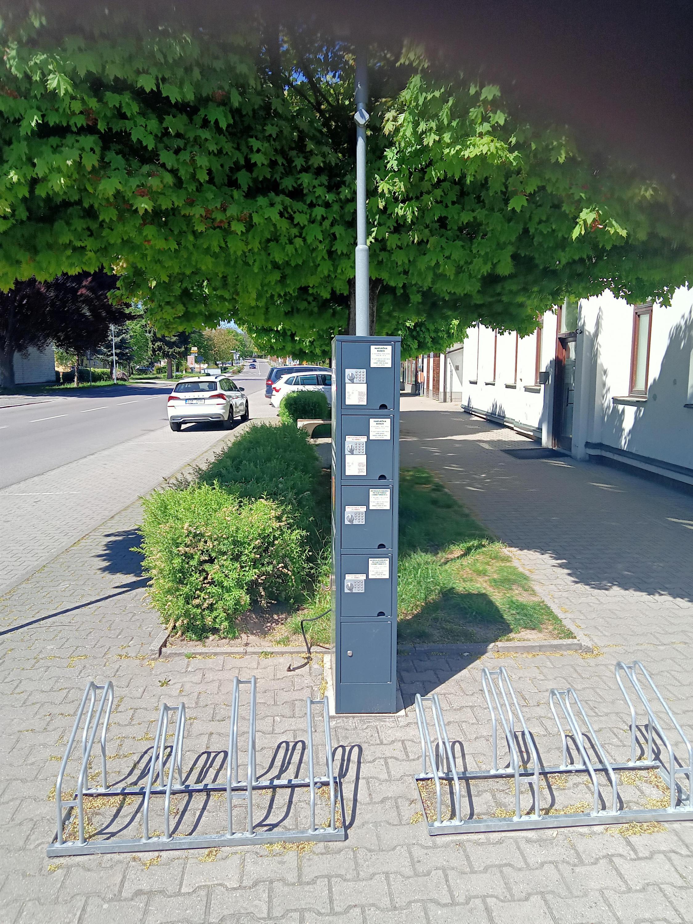Nabíjecí stanice pro elektrokola a mobilní zařízení foto 4