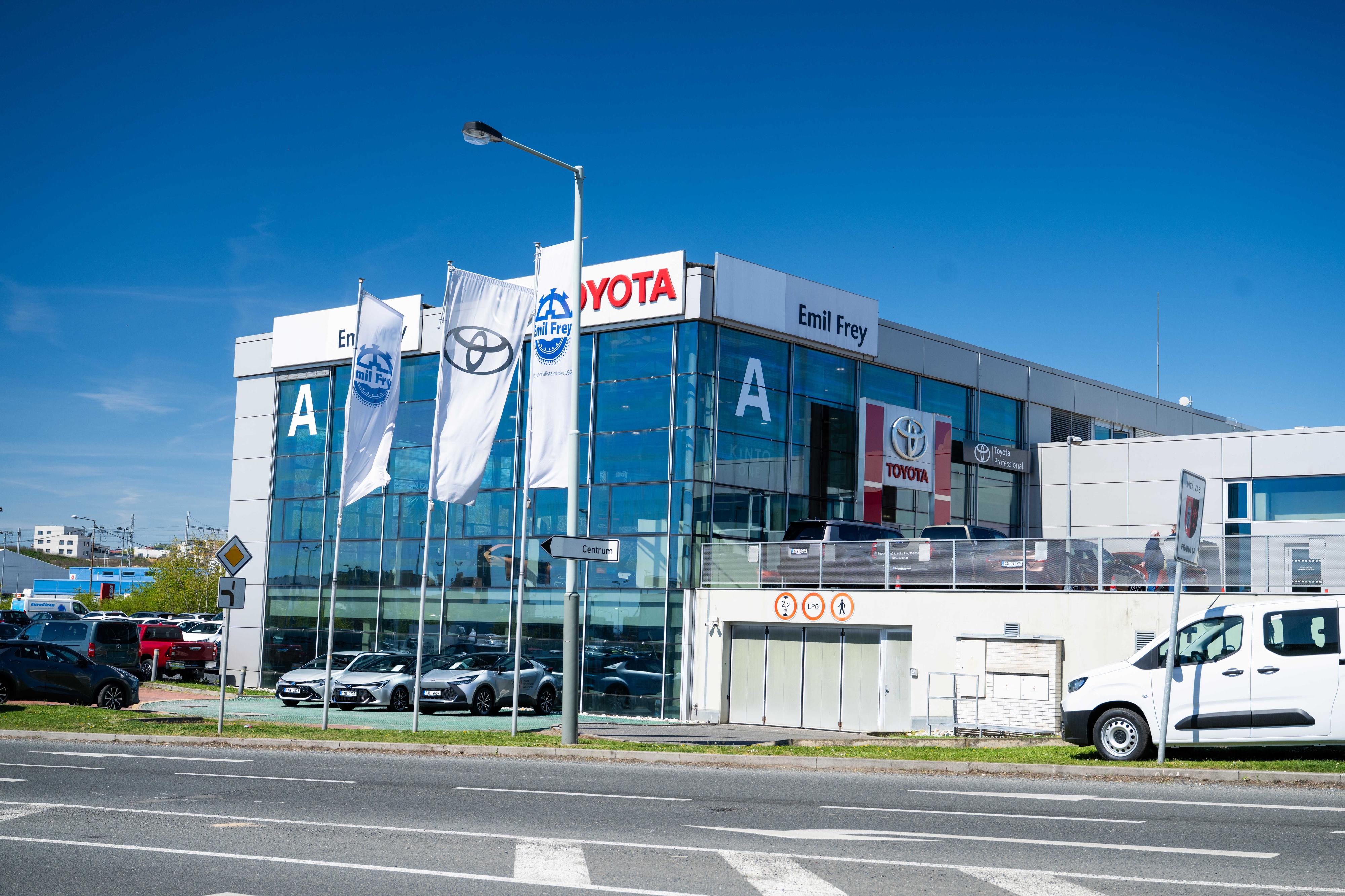 Emil Frey – nové vozy Toyota – Černý Most foto 6