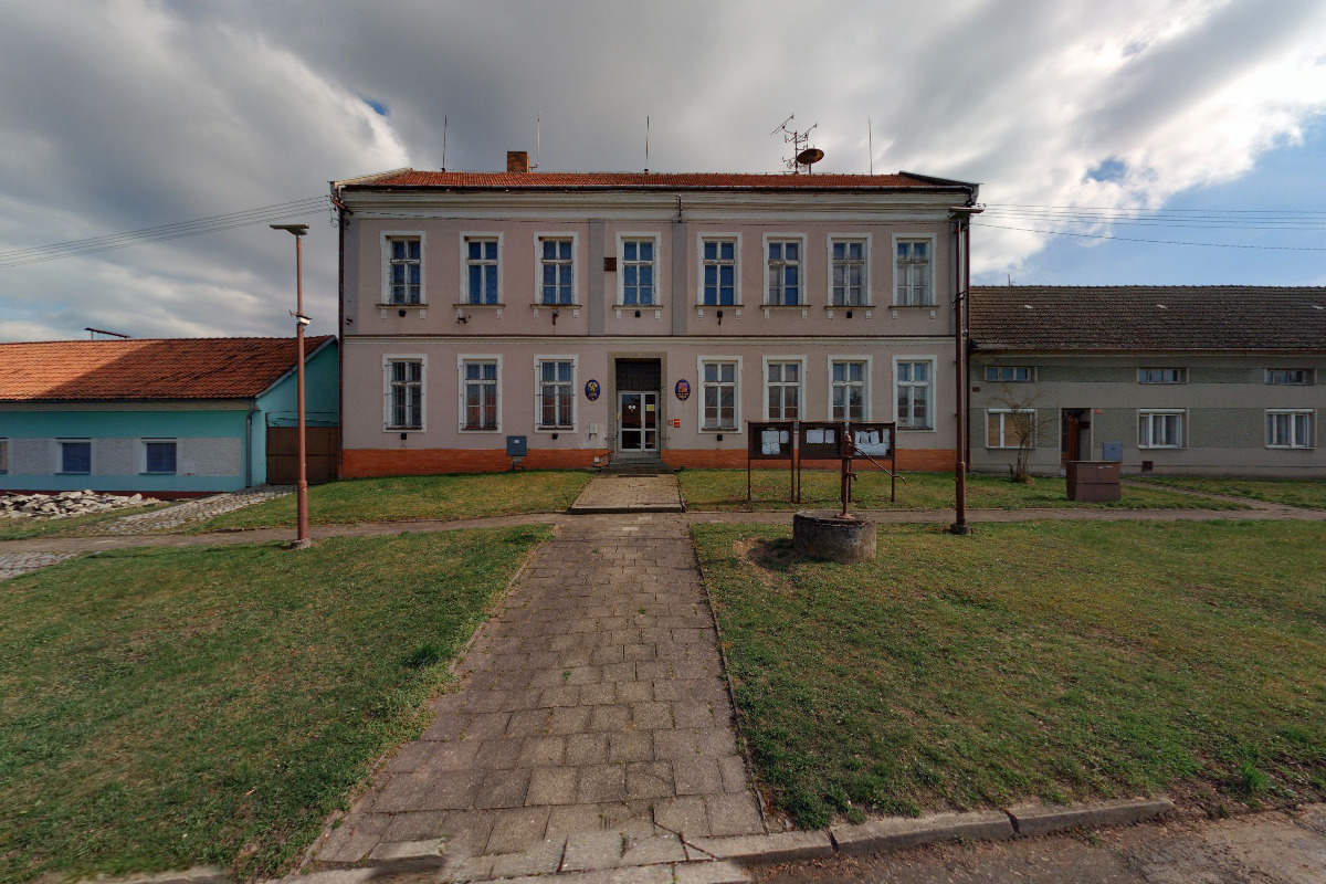 Chvalnov-Lísky - obecní úřad foto 4