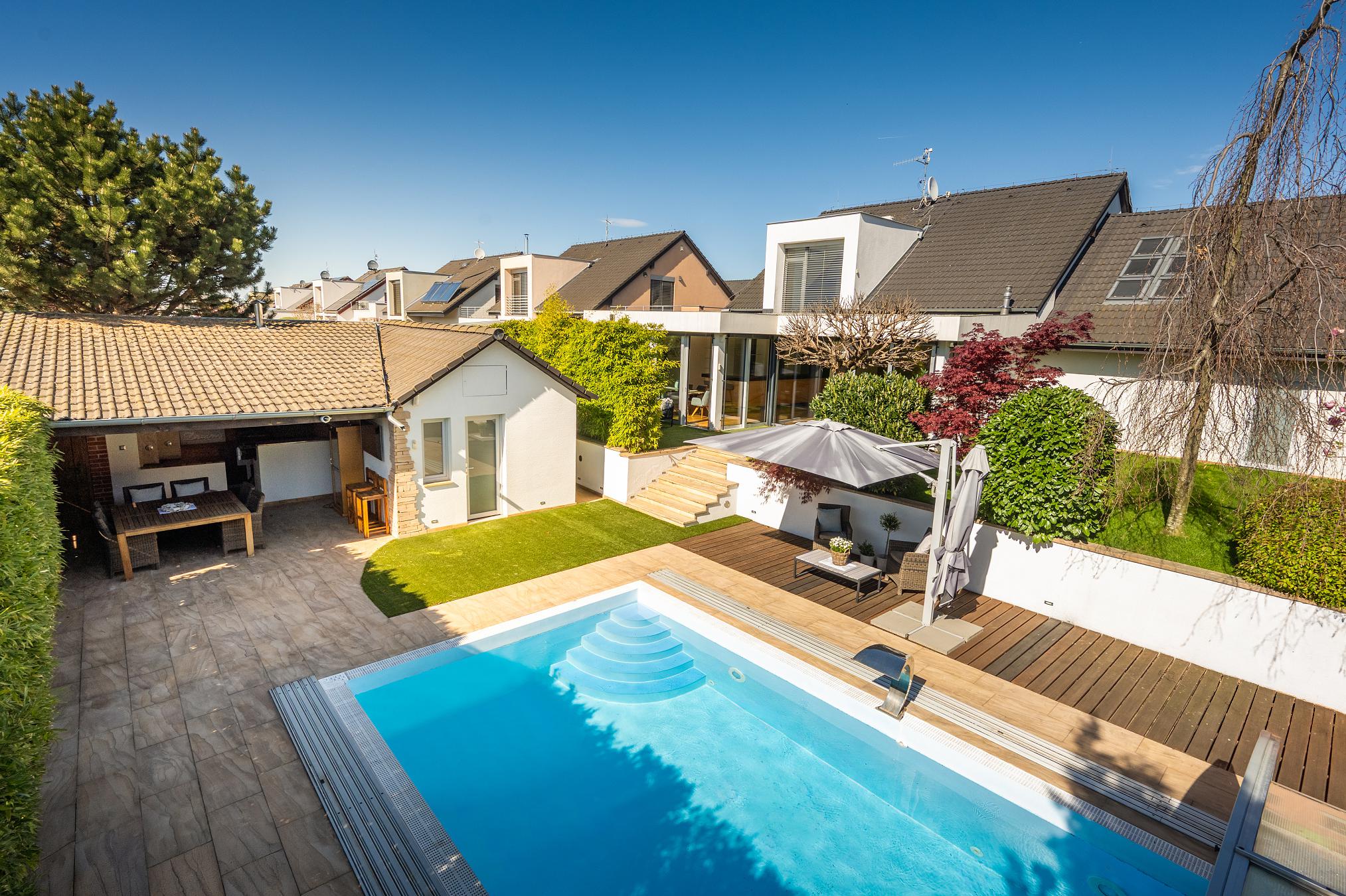 Prodej rodinný dům - 382  m² - Moravany u Brna