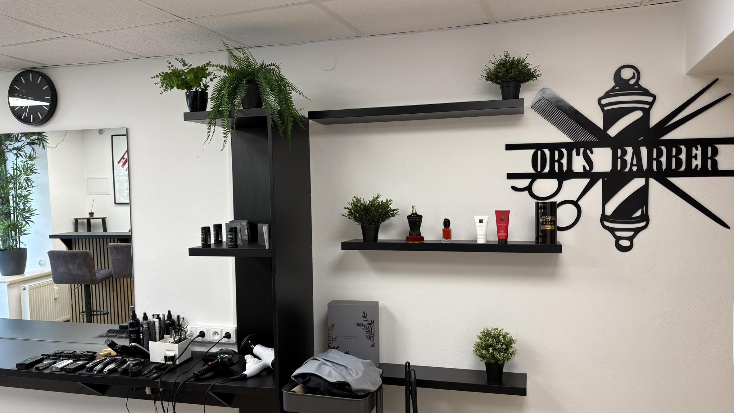 Ori's Barber Shop foto 3