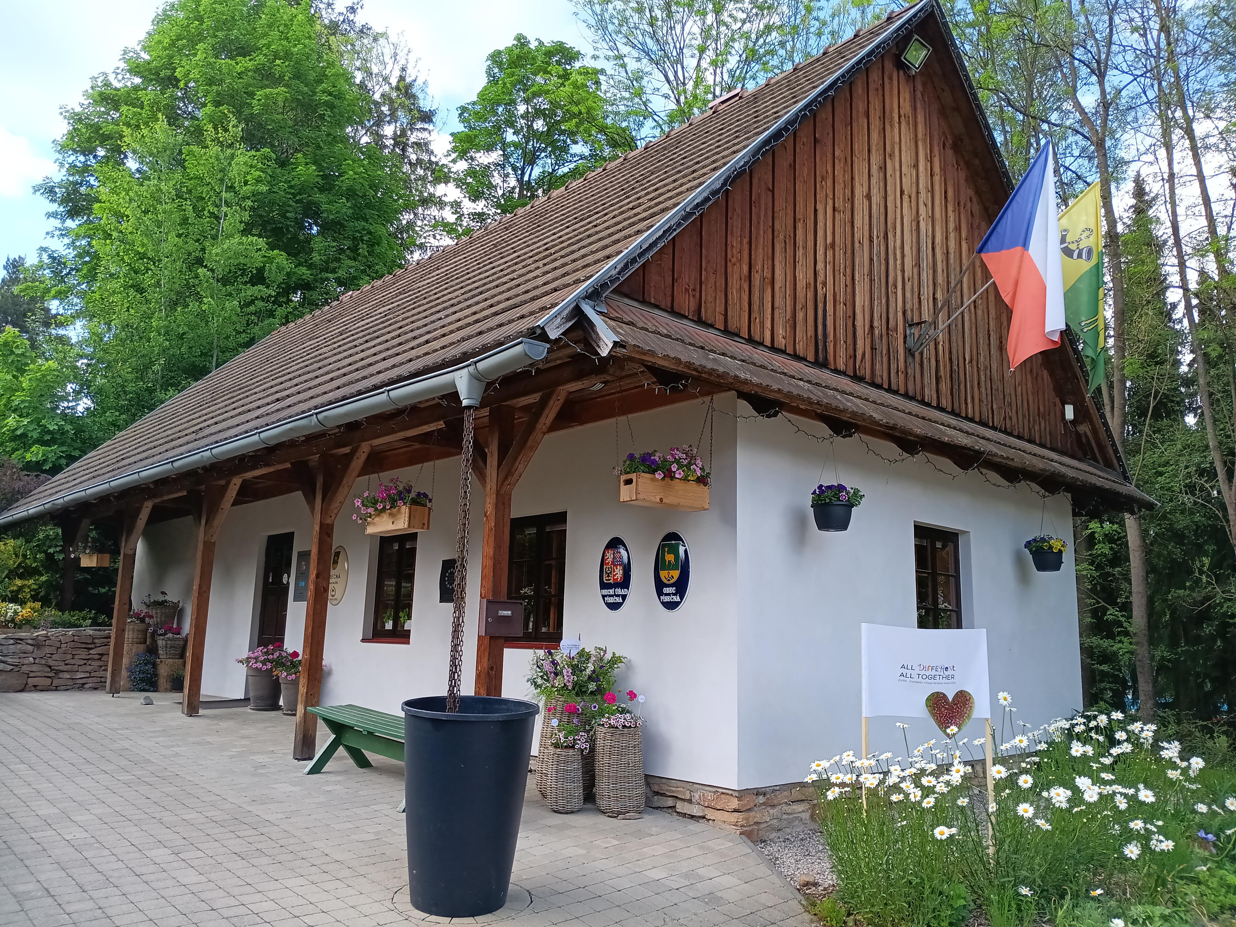 Písečná - obecní úřad foto 3