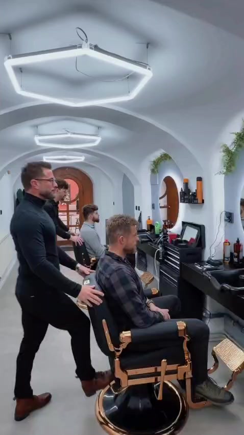 Marty's Barber foto 2 (náhled videa)