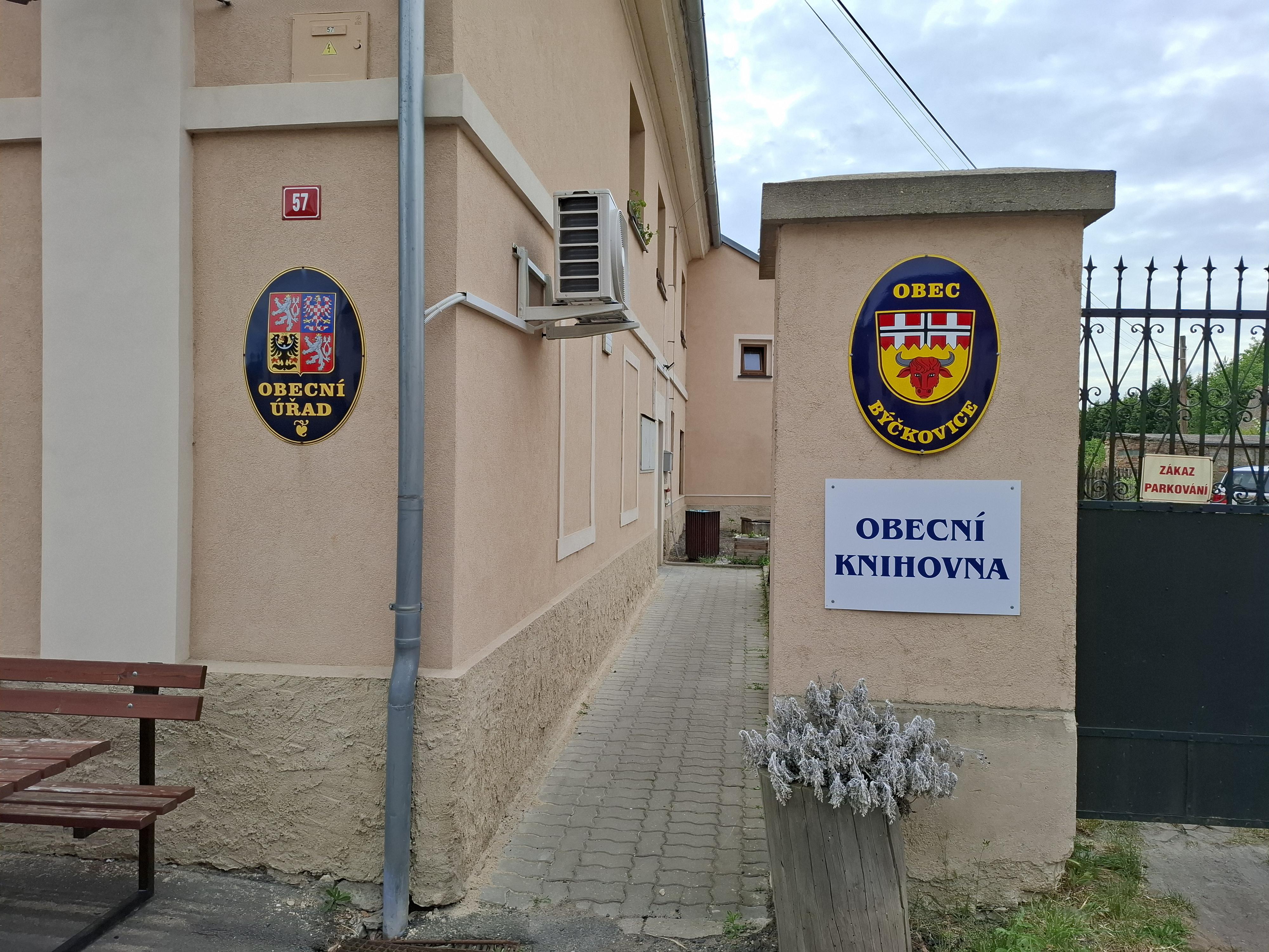 Býčkovice - obecní úřad foto 2